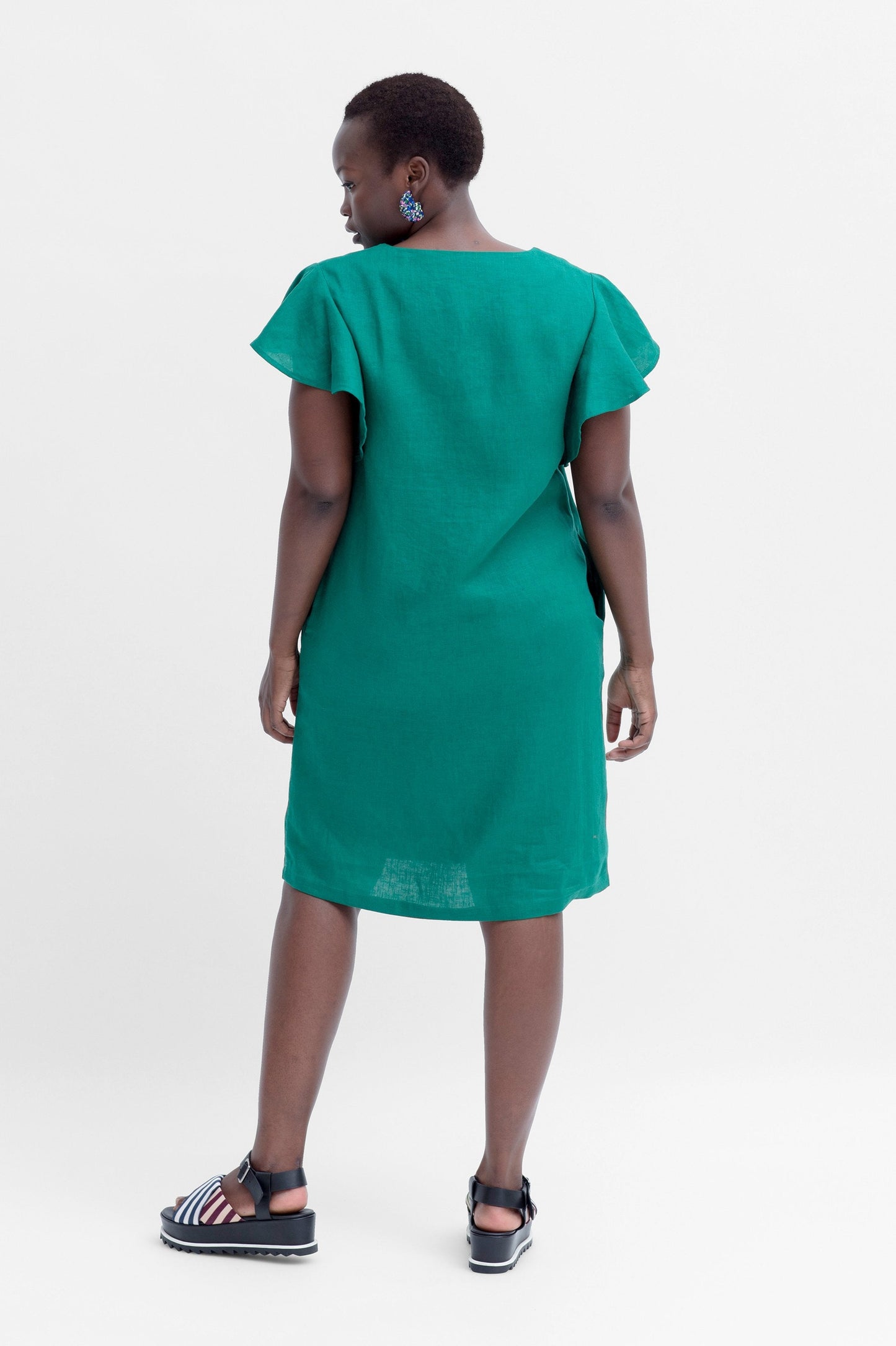 Colino Shift Style V-Neck Ruffled Sleeve French Linen Dress Model Back | LEAF GREEN