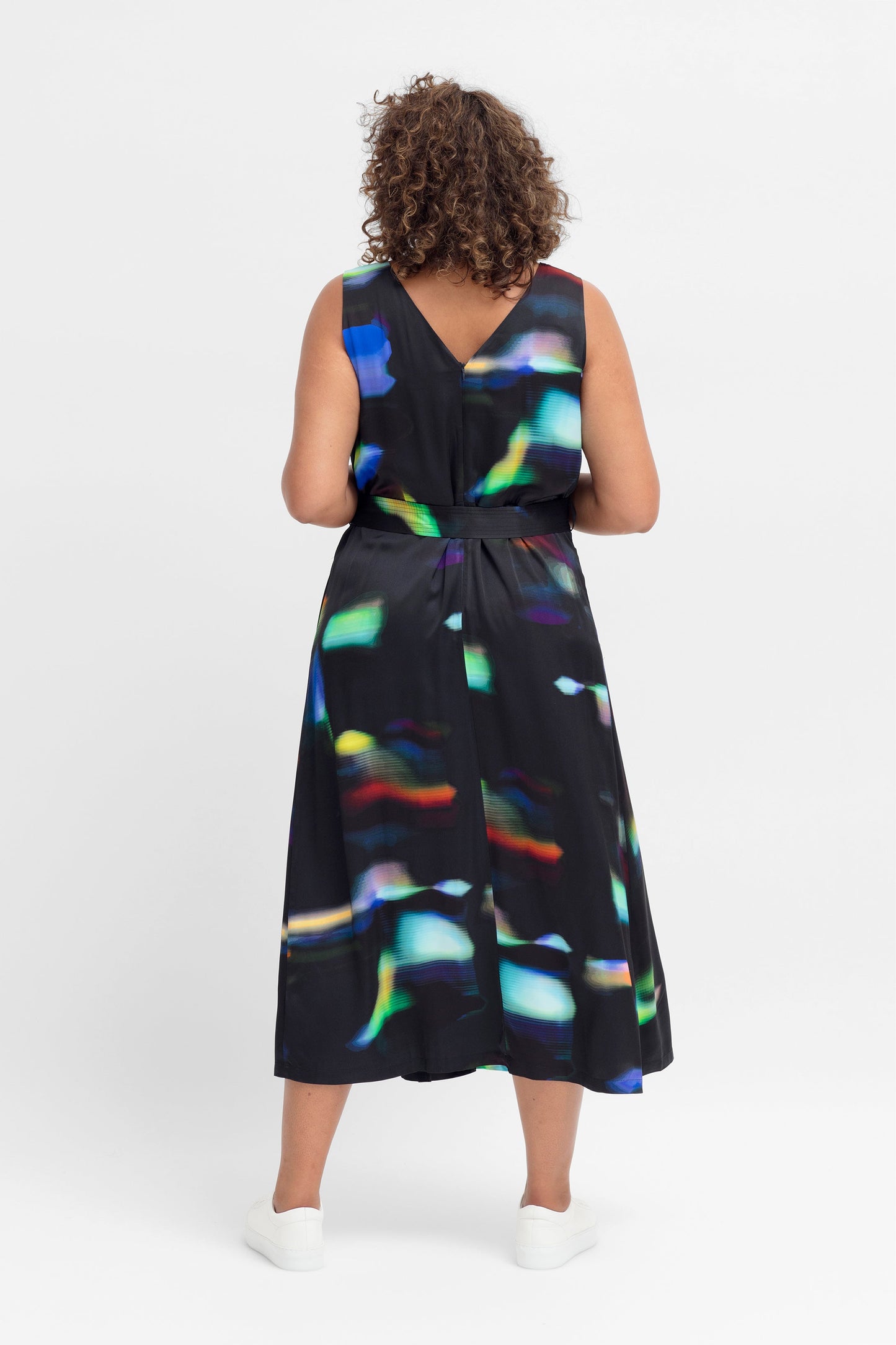Troja Silky Viscose V Neck Sleeveless Print Dress Model Back Tied | KREERA PRINT