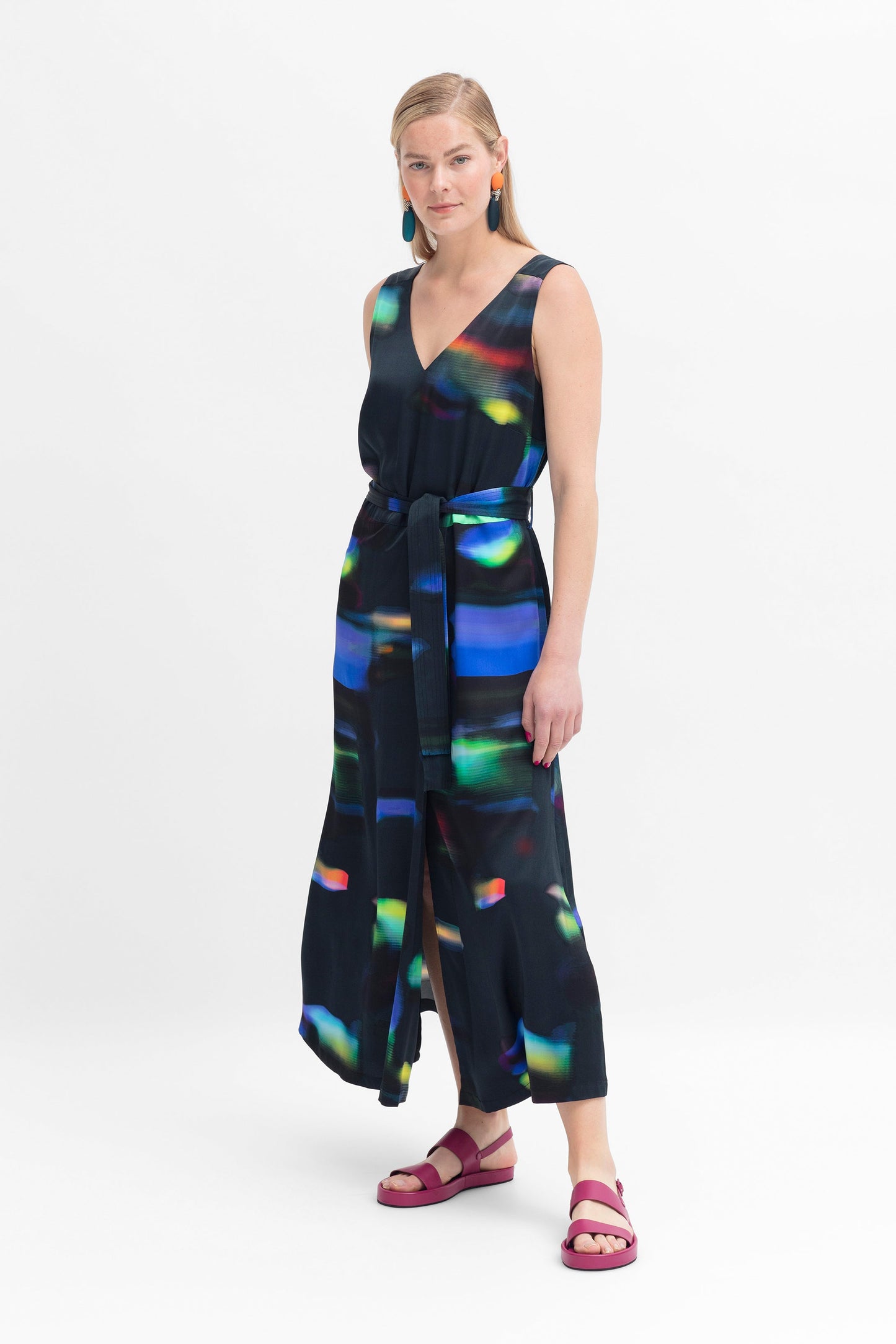 Troja Silky Viscose V Neck Sleeveless Print Dress Model Front Tied | KREERA PRINT