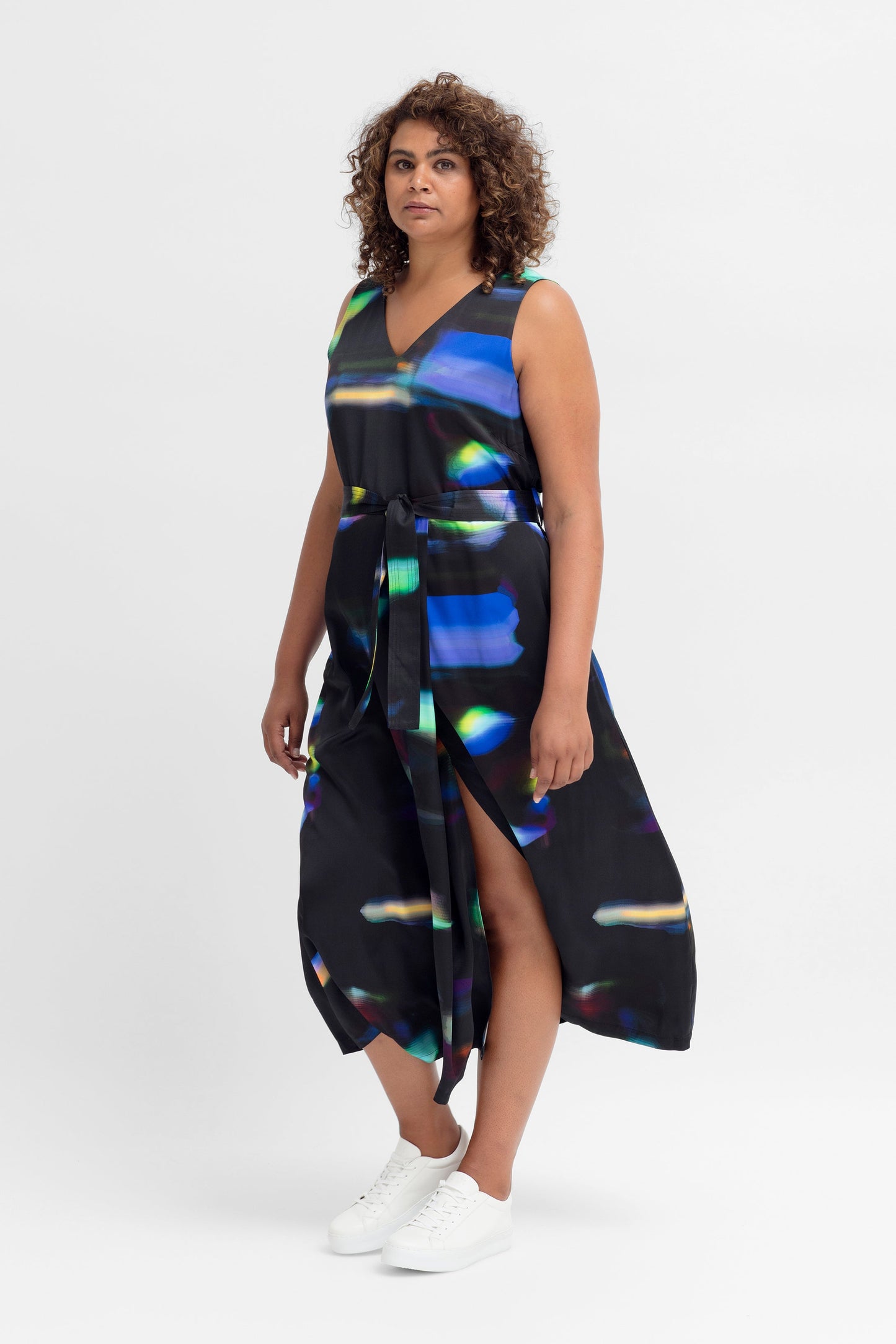 Troja Silky Viscose V Neck Sleeveless Print Dress Model Side Tied Anucia | KREERA PRINT