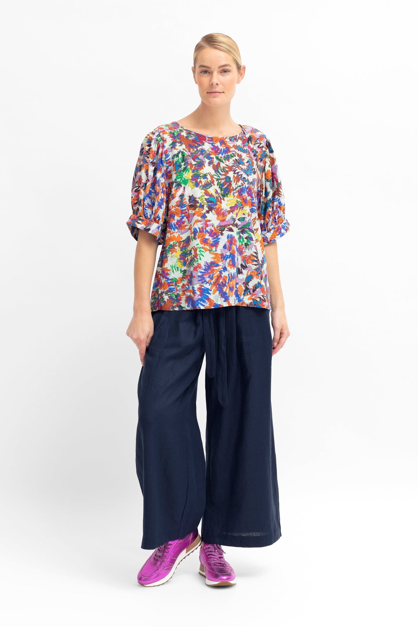 Atea Balloon Sleeve Top Model Front untucked | FLAESE PRINT 