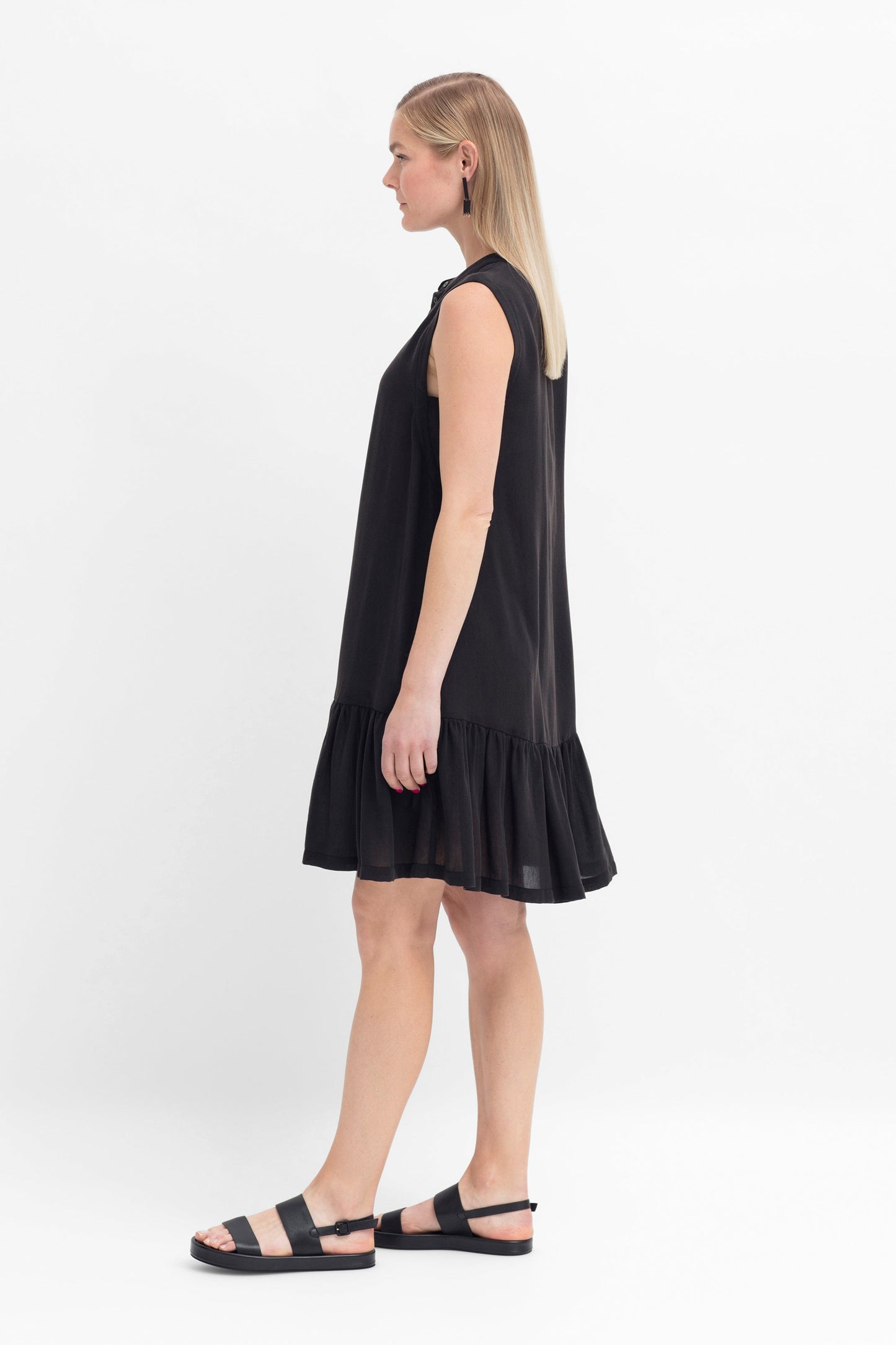Stuha Collarless Sleeveless Button-down Drop Waist Ruffle Dress Model Side | BLACK
