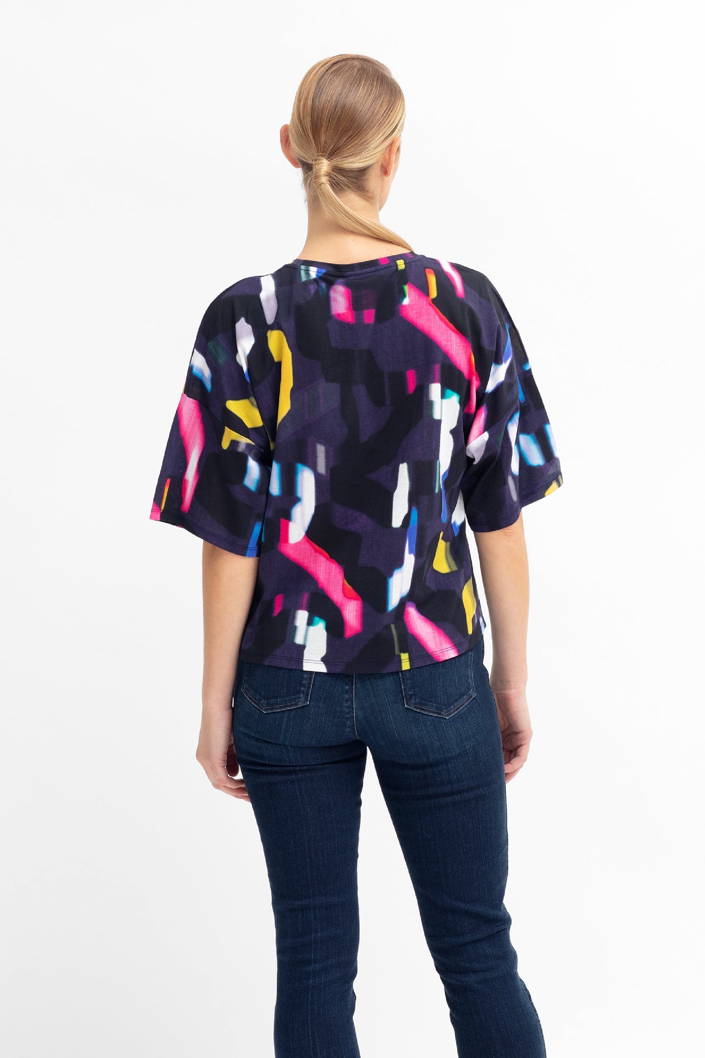 Kyla Boxy Relaxed Wide Sleeve Print Tee Model Back Untucked | NAVY WEVEN PRINT