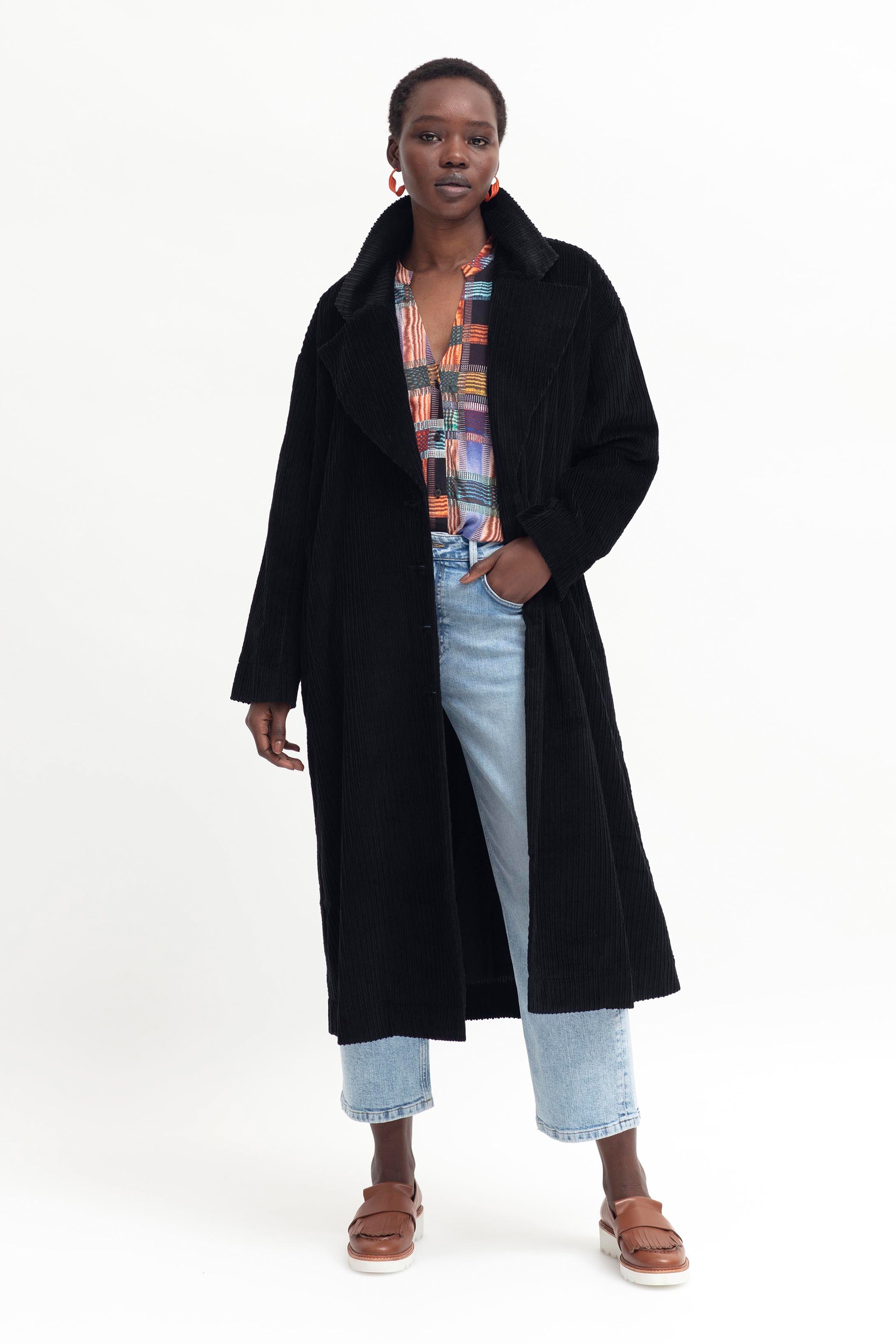 Koord Organic Cotton Singled Breasted Collared Cord Jacket Model Front | BLACK
