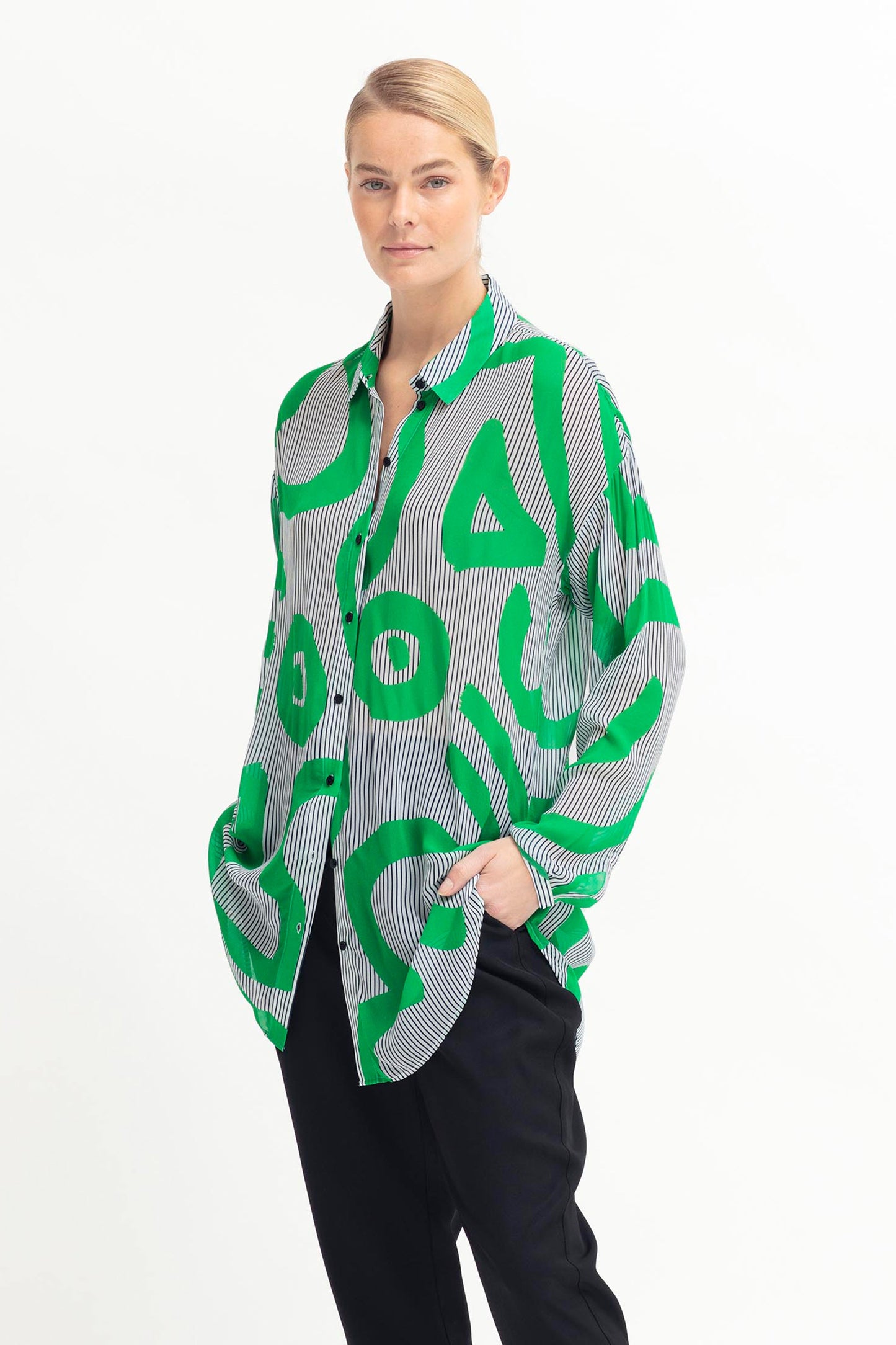 Deili Sheer Curved Hem Bold Print Shirt Model Front | VARI PRINT