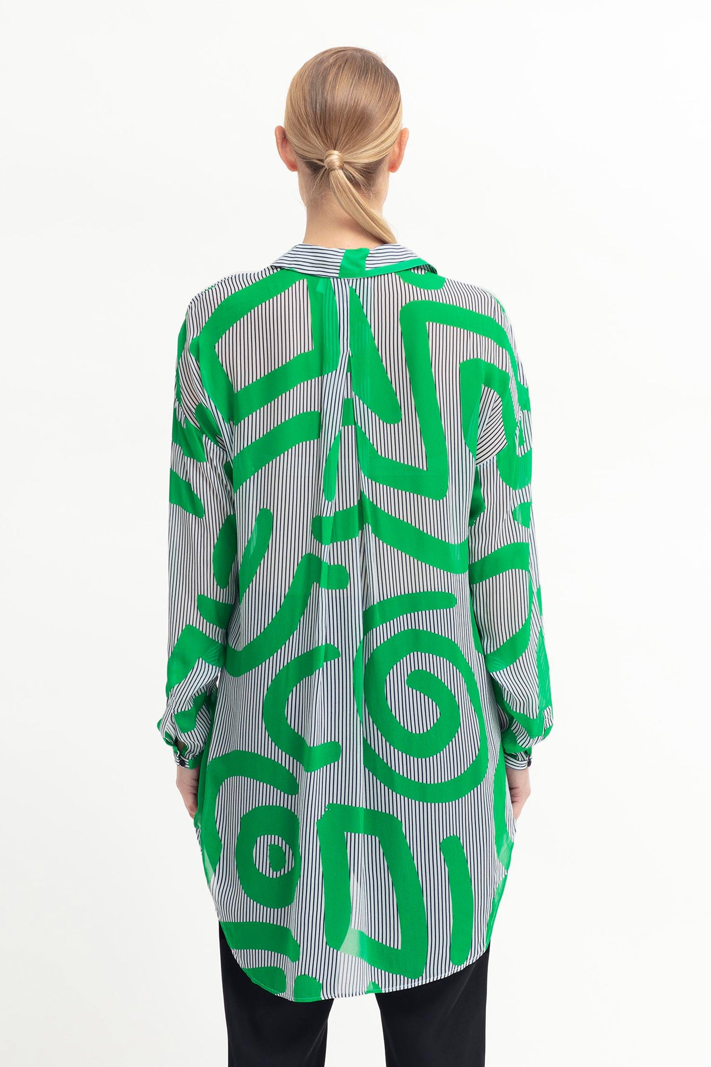 Deili Sheer Curved Hem Bold Print Shirt Model Back | VARI PRINT