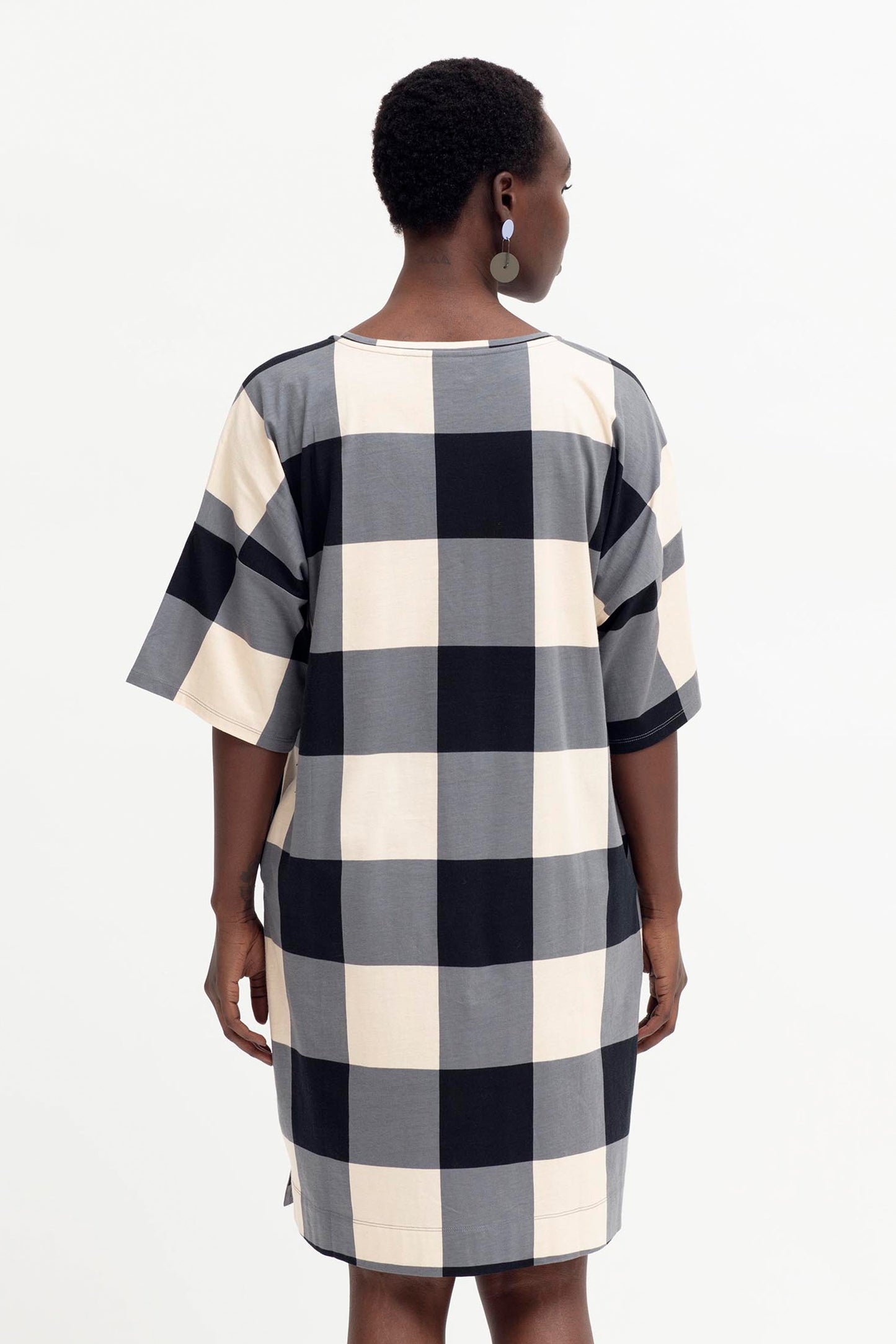 Kyla Organic Cotton Jersey Gingham Print Tshirt Dress Model Back | BLACK CAMEL GINGHAM