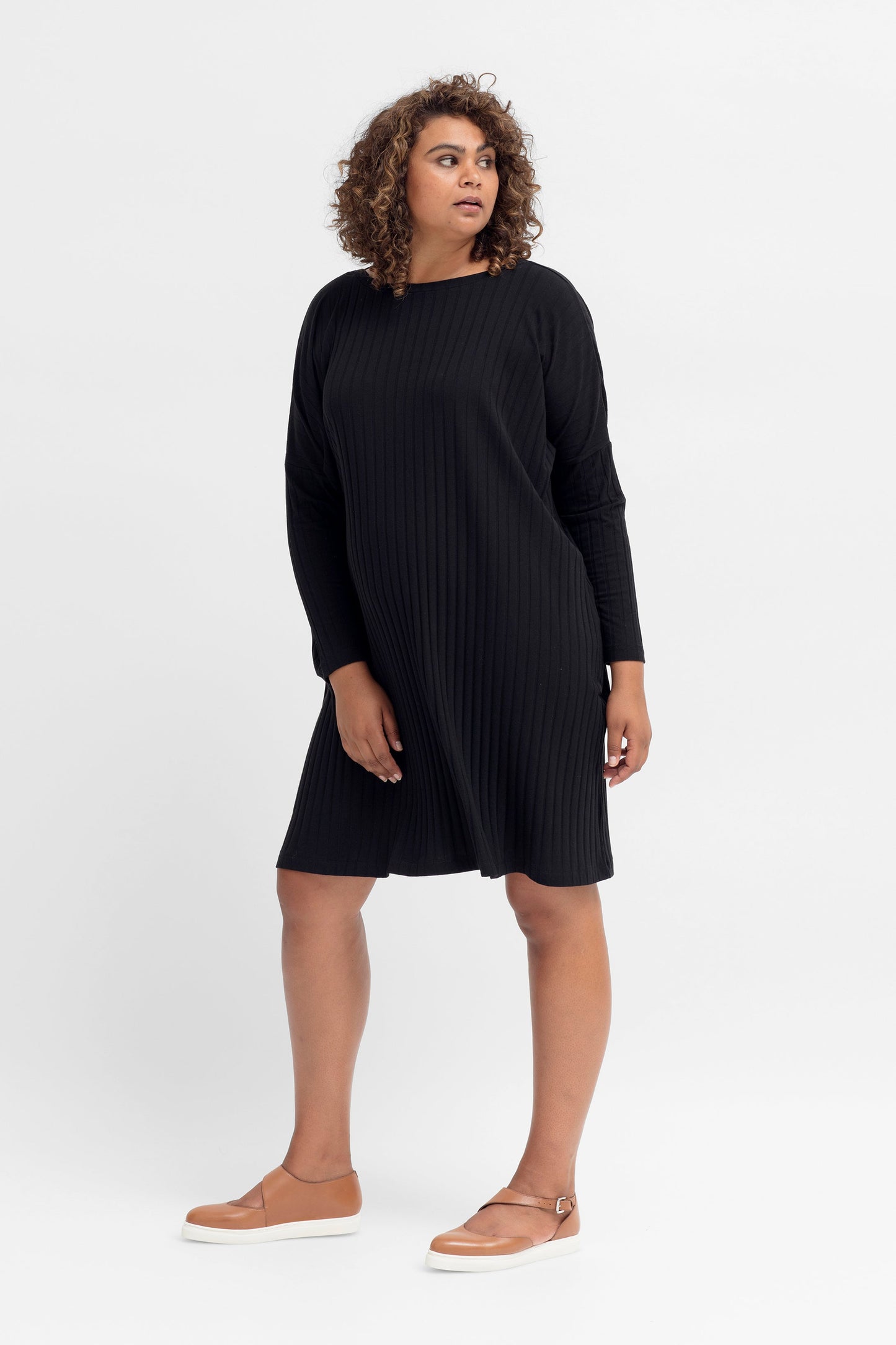 Alvar Australian Cotton Relaxed Fit Long Sleeve Rib Jersey Dress Model Anucia Front | BLACK