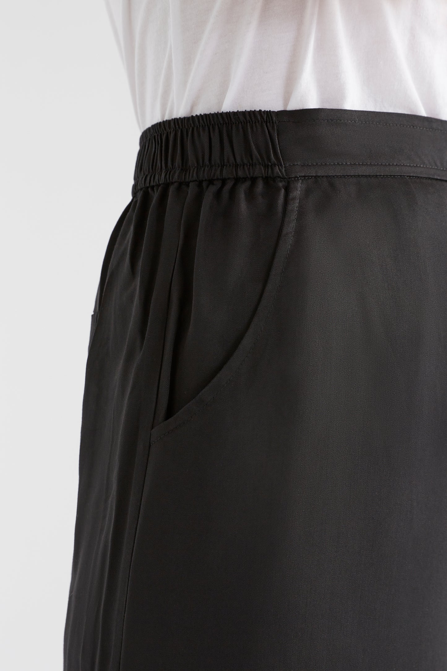 Cropped Wide Leg Culotte Model Detail | BLACK