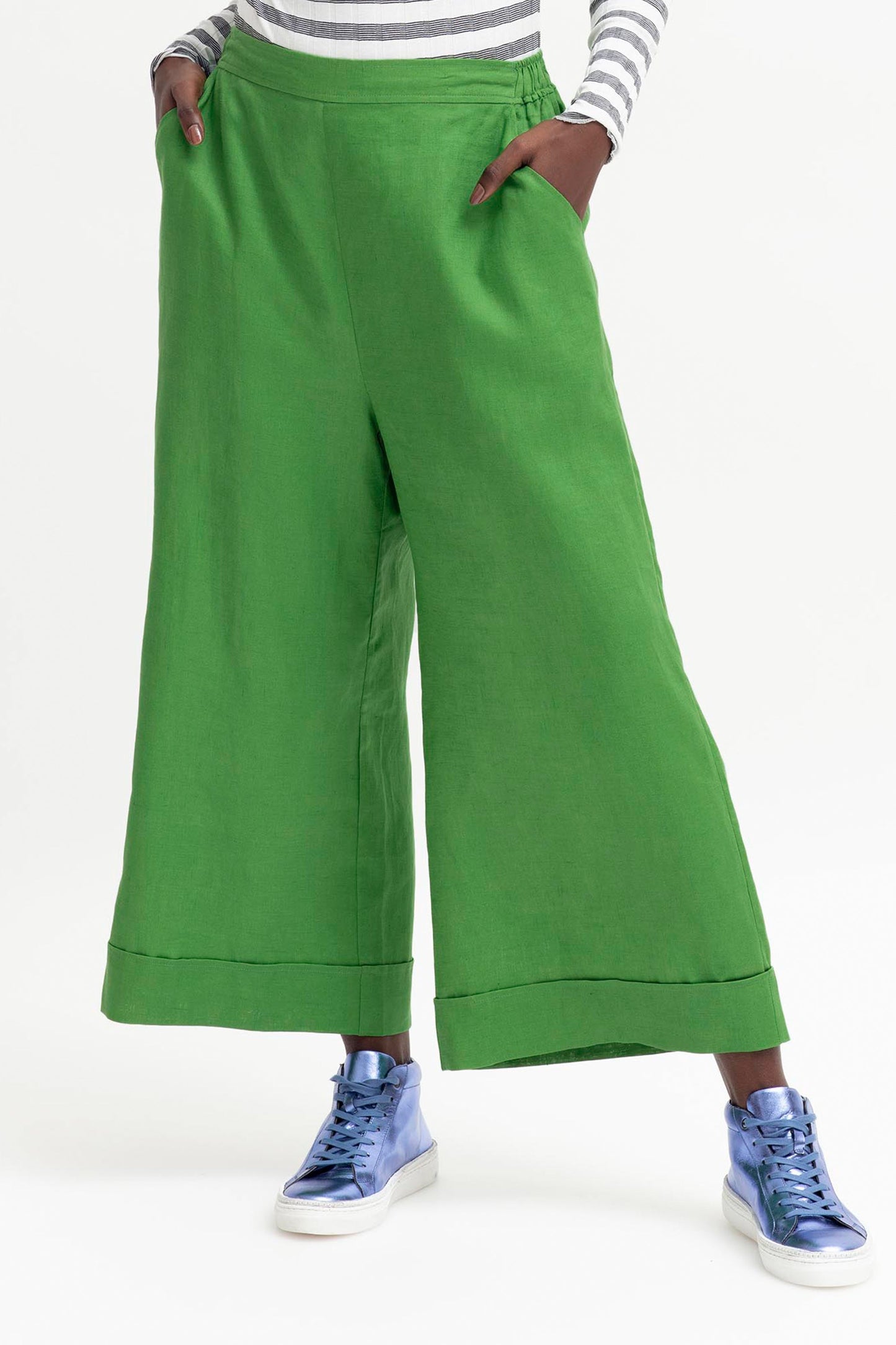 Vassa Wide Leg Linen Culotte Model Front Crop | ALOE GREEN