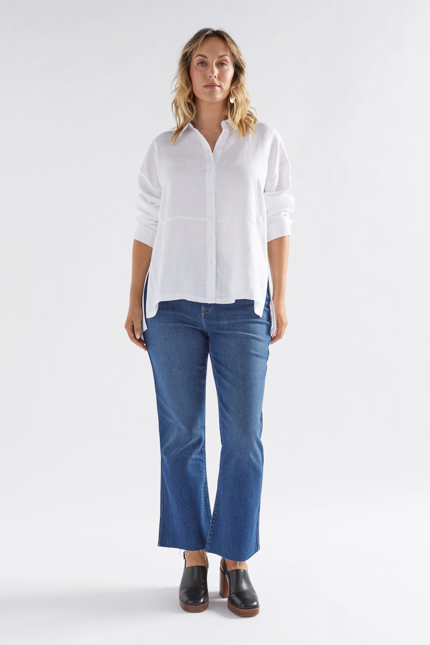 Stilla Linen Shirt with High-Low Hem and Back Pleat Detail Model Front Full Body | WHITE
