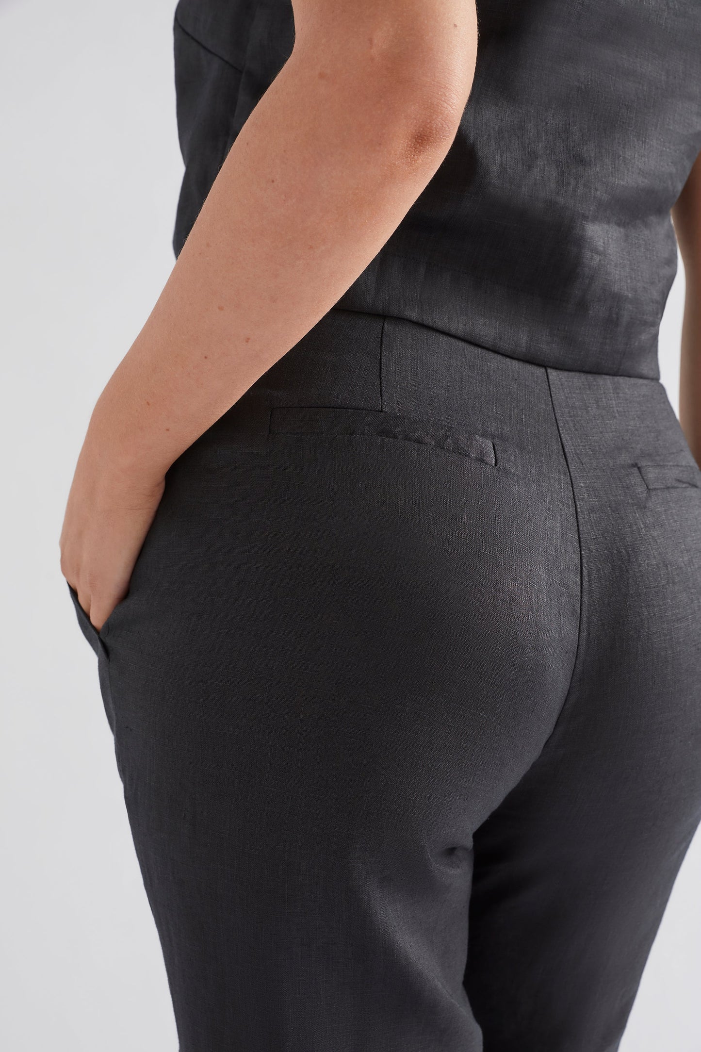 Stilla Linen Boot Cut High Rise Pant model back detail | BLACK