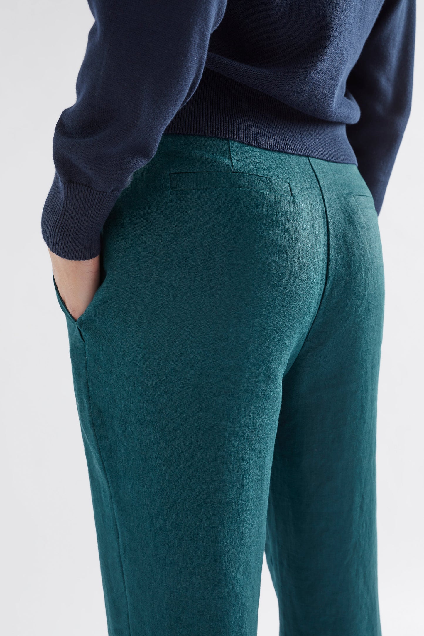 Stilla Linen Boot Cut High Rise Pant model Back detail | PEACOCK