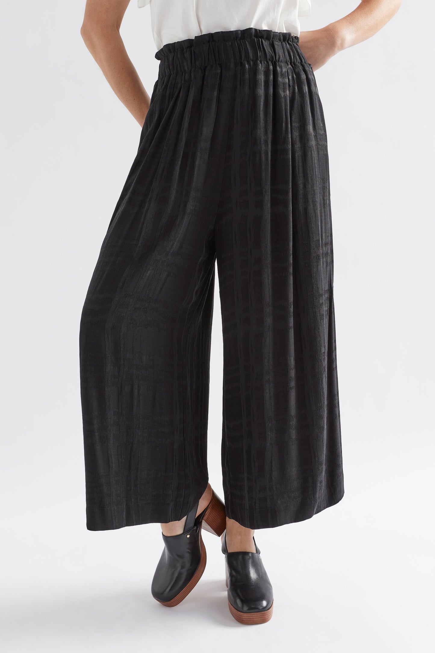 Linur Wide Leg Tonal Woven Check Elastic Waist Pant Model Front crop | BLACK CHECK 