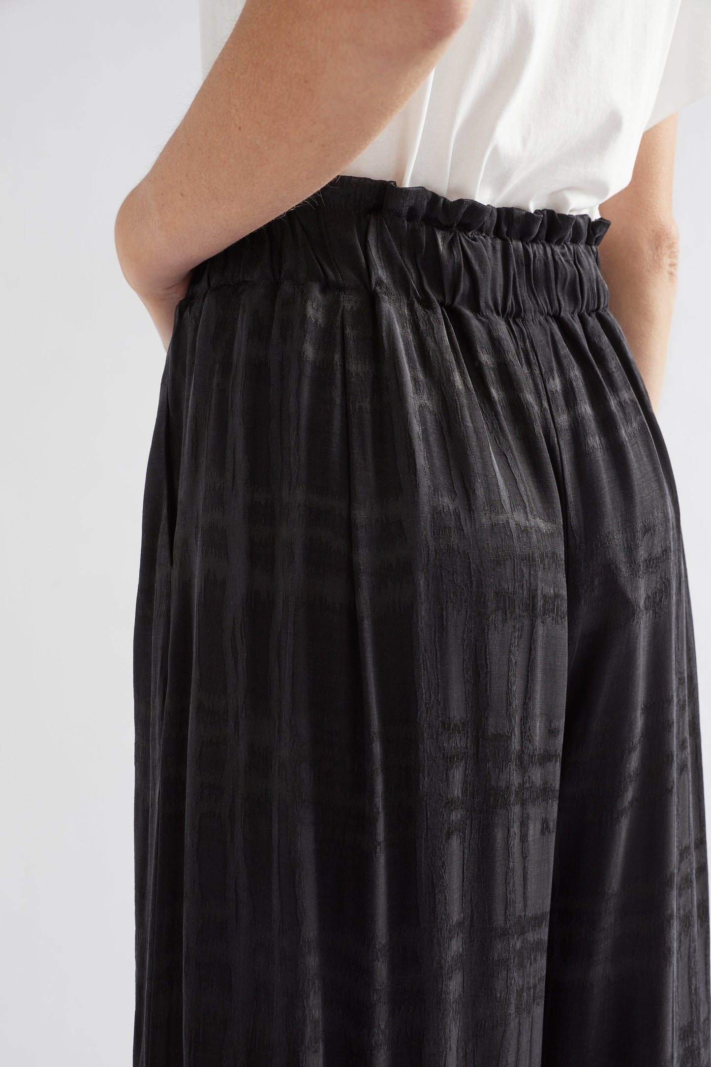 Linur Wide Leg Tonal Woven Check Elastic Waist Pant Model Back detail | BLACK CHECK 