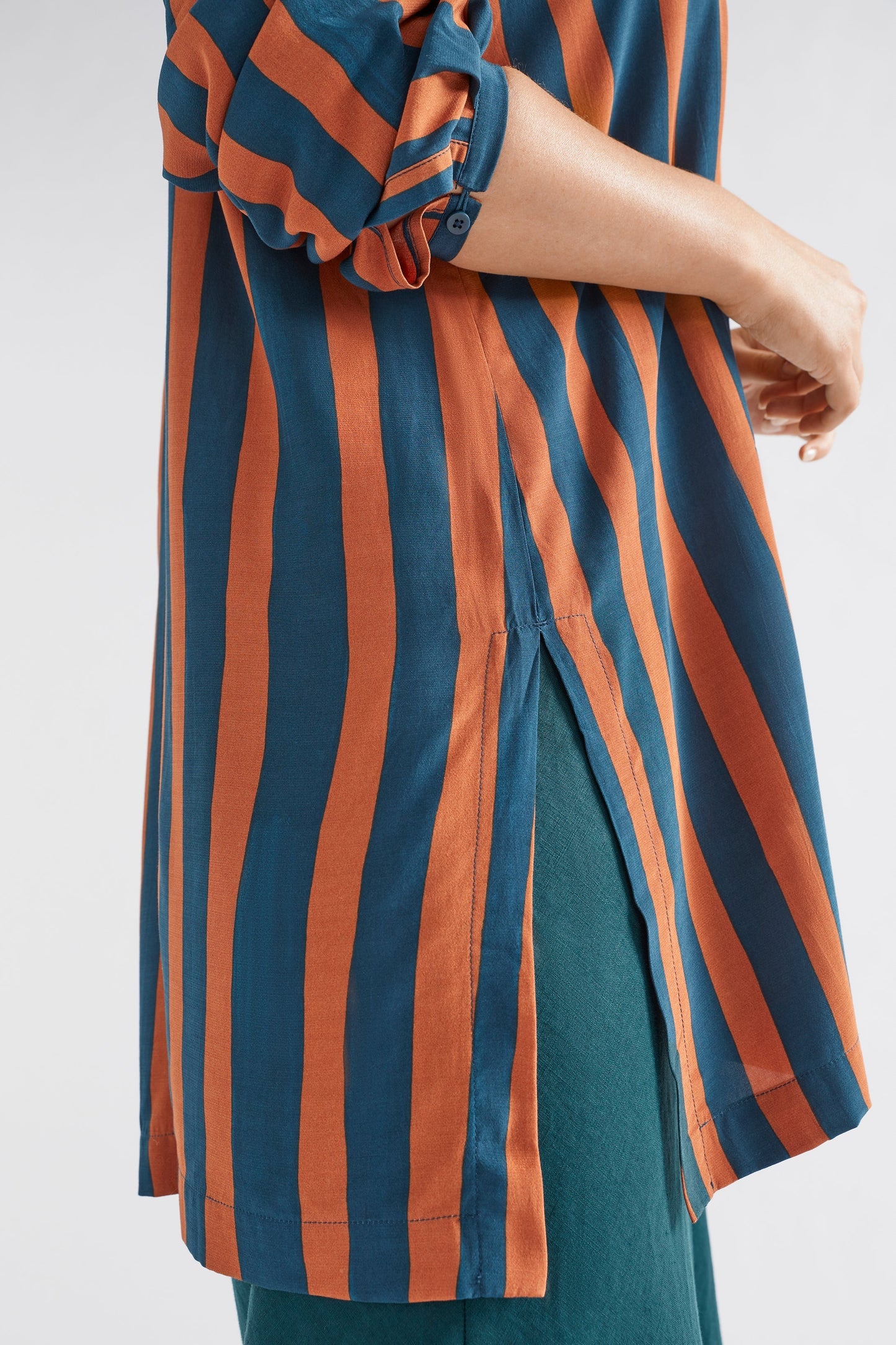 Tilbe Silky Striped Long Shirt Model side Detail | BRONZE TEAL PAINT STRIPE