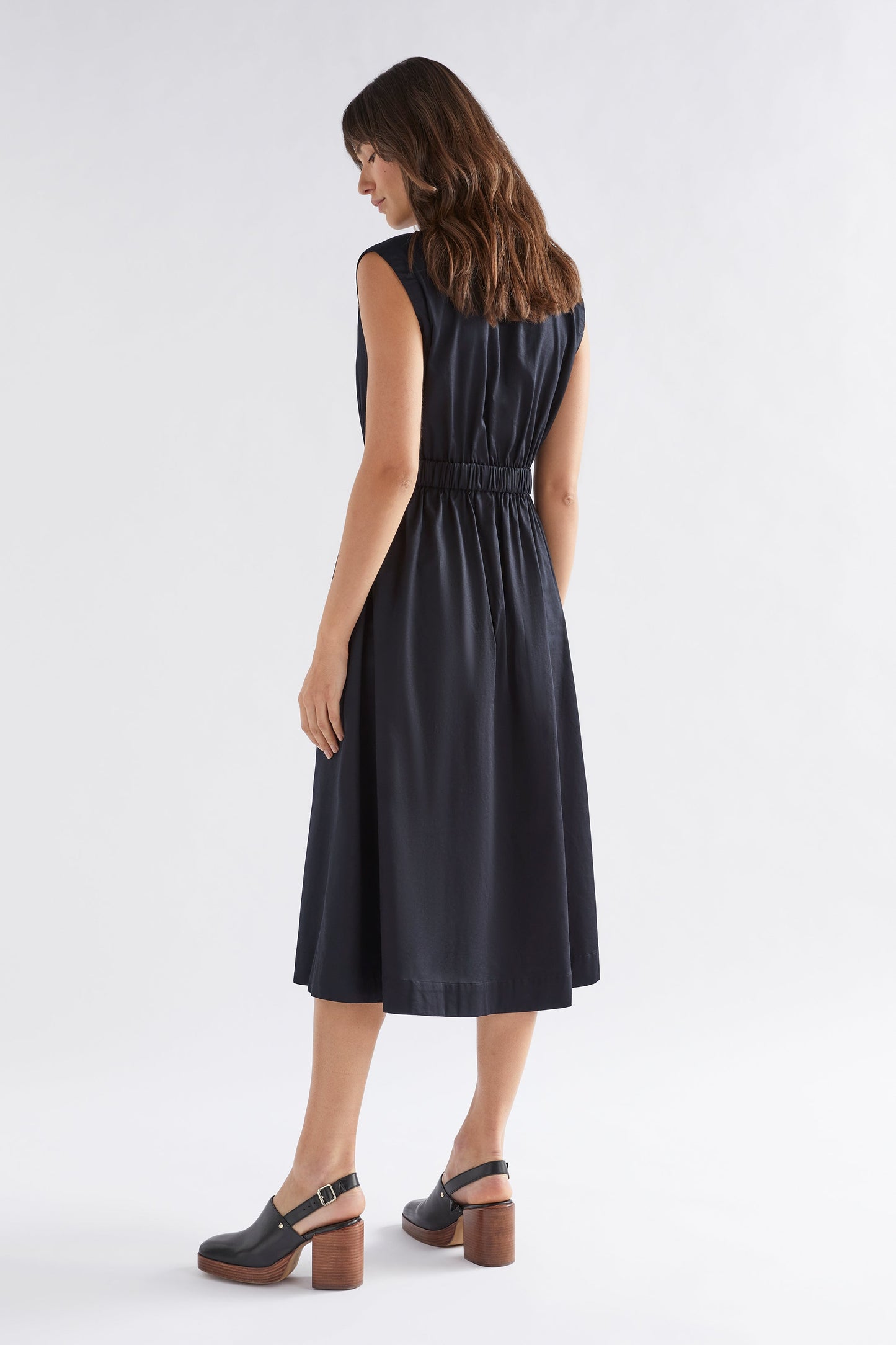 Suora Elastic Waist Cotton Midi Shirt Dress Model Back | BLACK