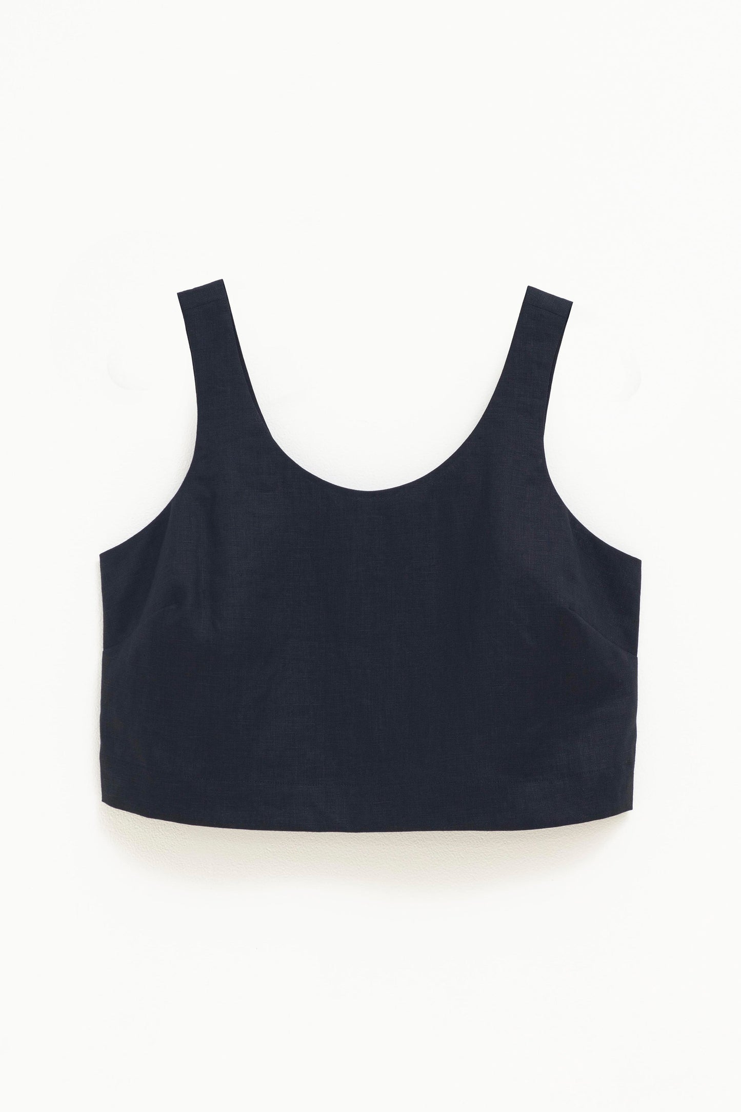 Strom Cropped Linen Tank Front | BLACK
