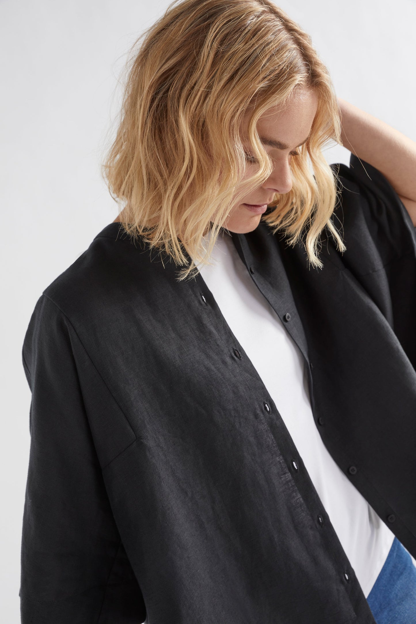 Elev Linen Cape-style Shirt Model Front detail | BLACK
