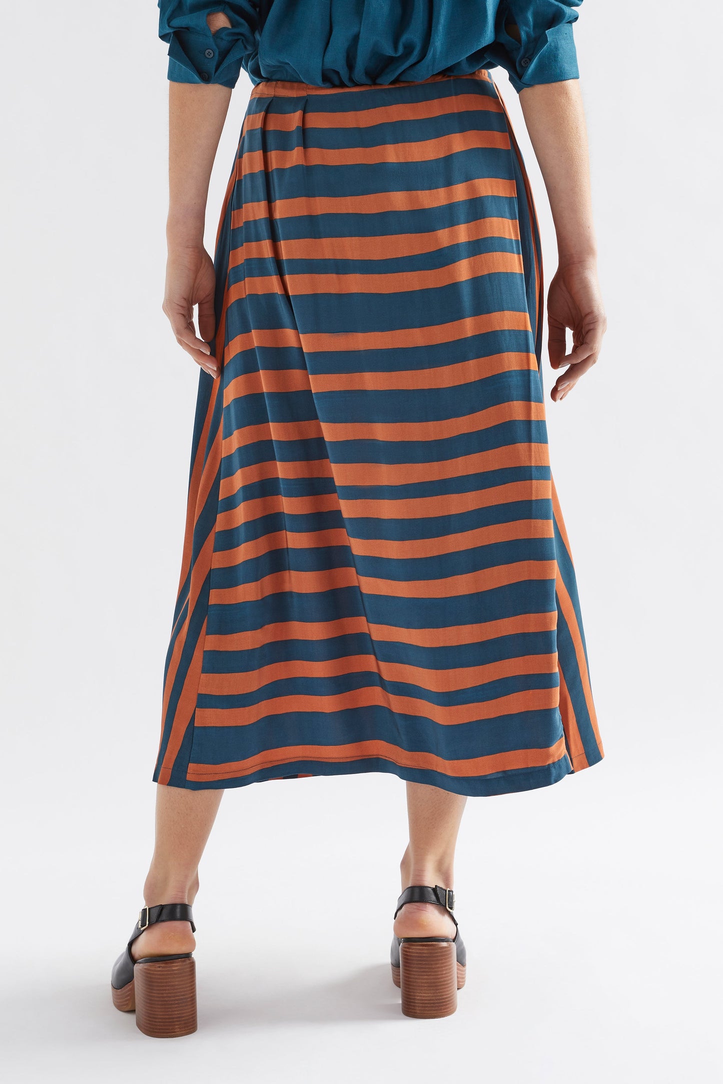 Tilbe Stripe Midi-Aline Drawstring Skirt Model Back | BRONZE TEAL PAINT STRIPE