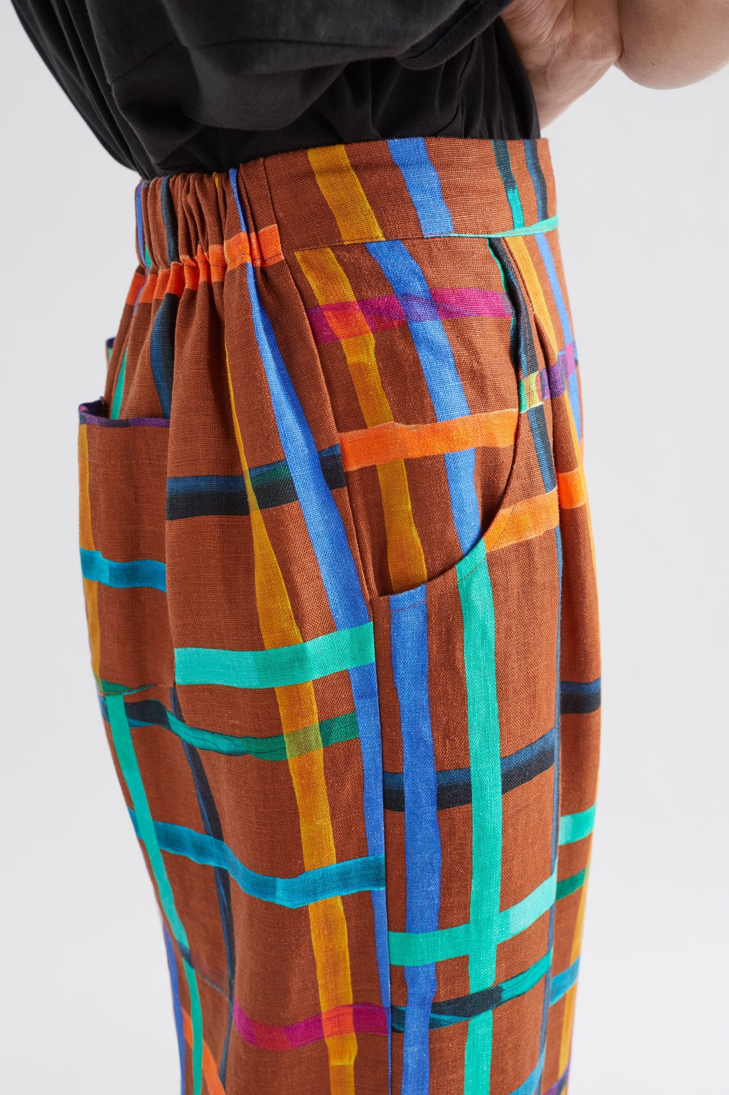Ilona Linen Check Print Pant Model side detail | BREA CHECK