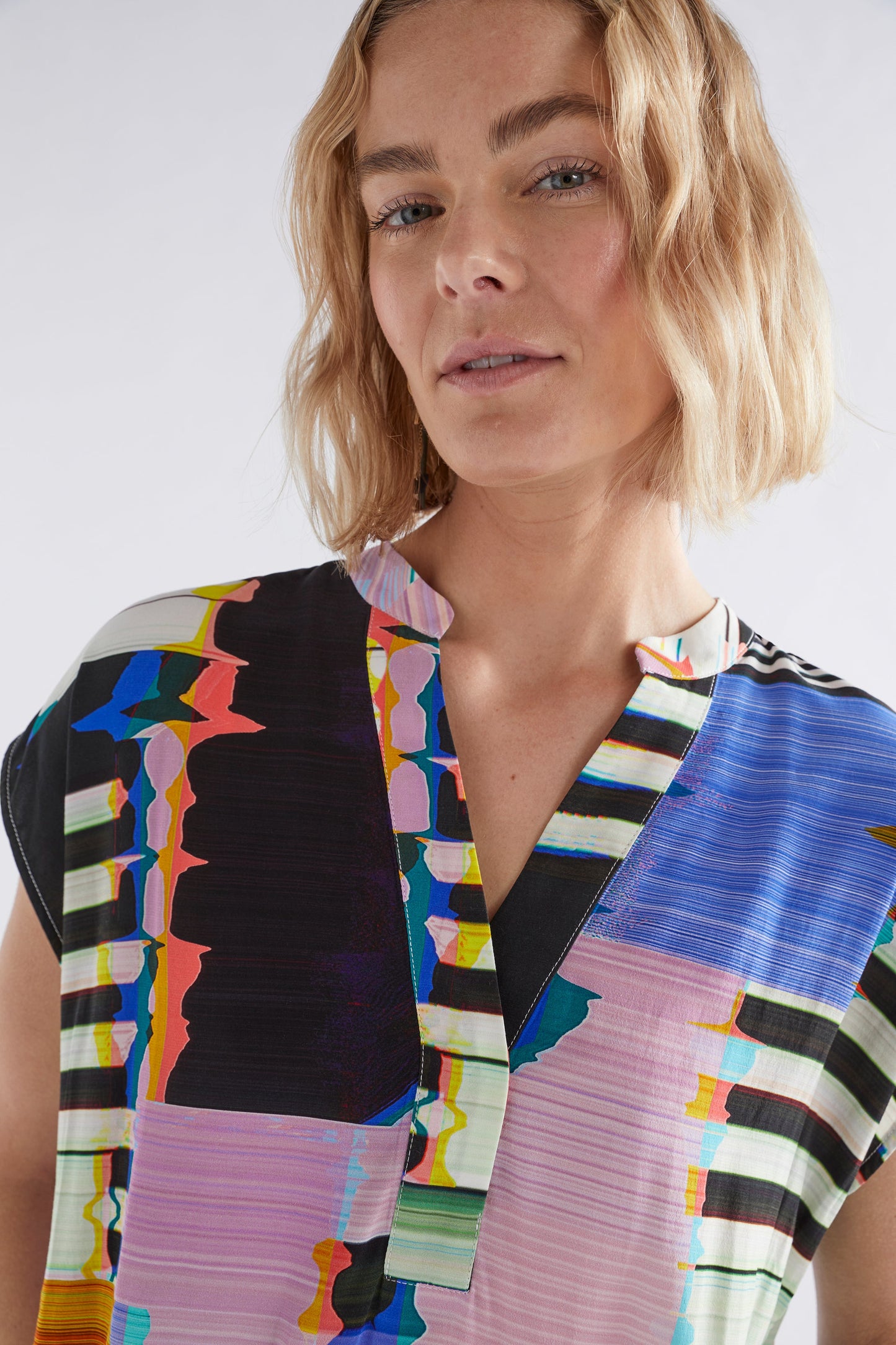 Berg Collarless Shirtsleeve Print Top Model Front detail | GLITCH PRINT