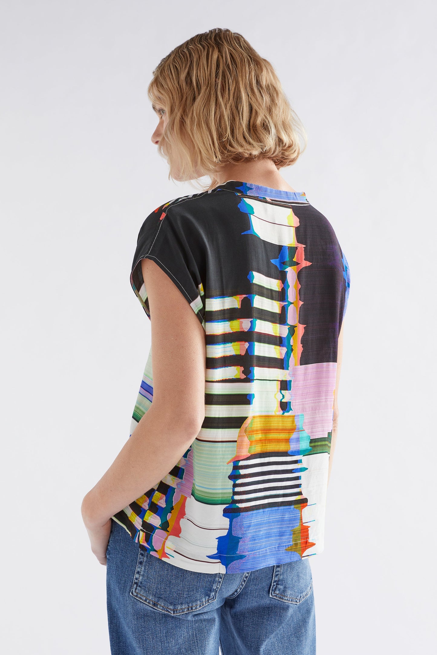 Berg Collarless Shirtsleeve Print Top Model Back | GLITCH PRINT