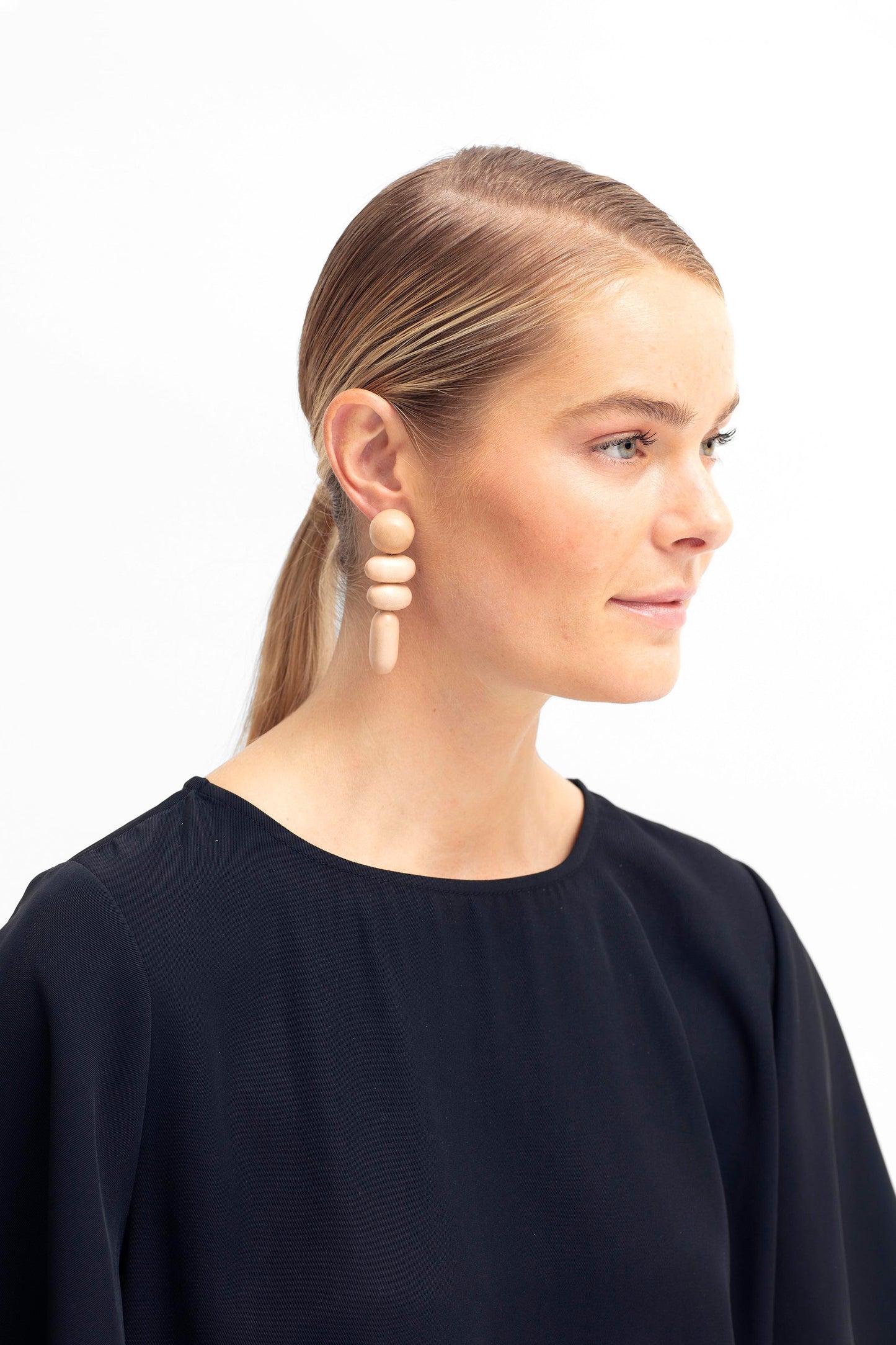Harno Wooden Bead Stacked Statement Earring model | NATURAL