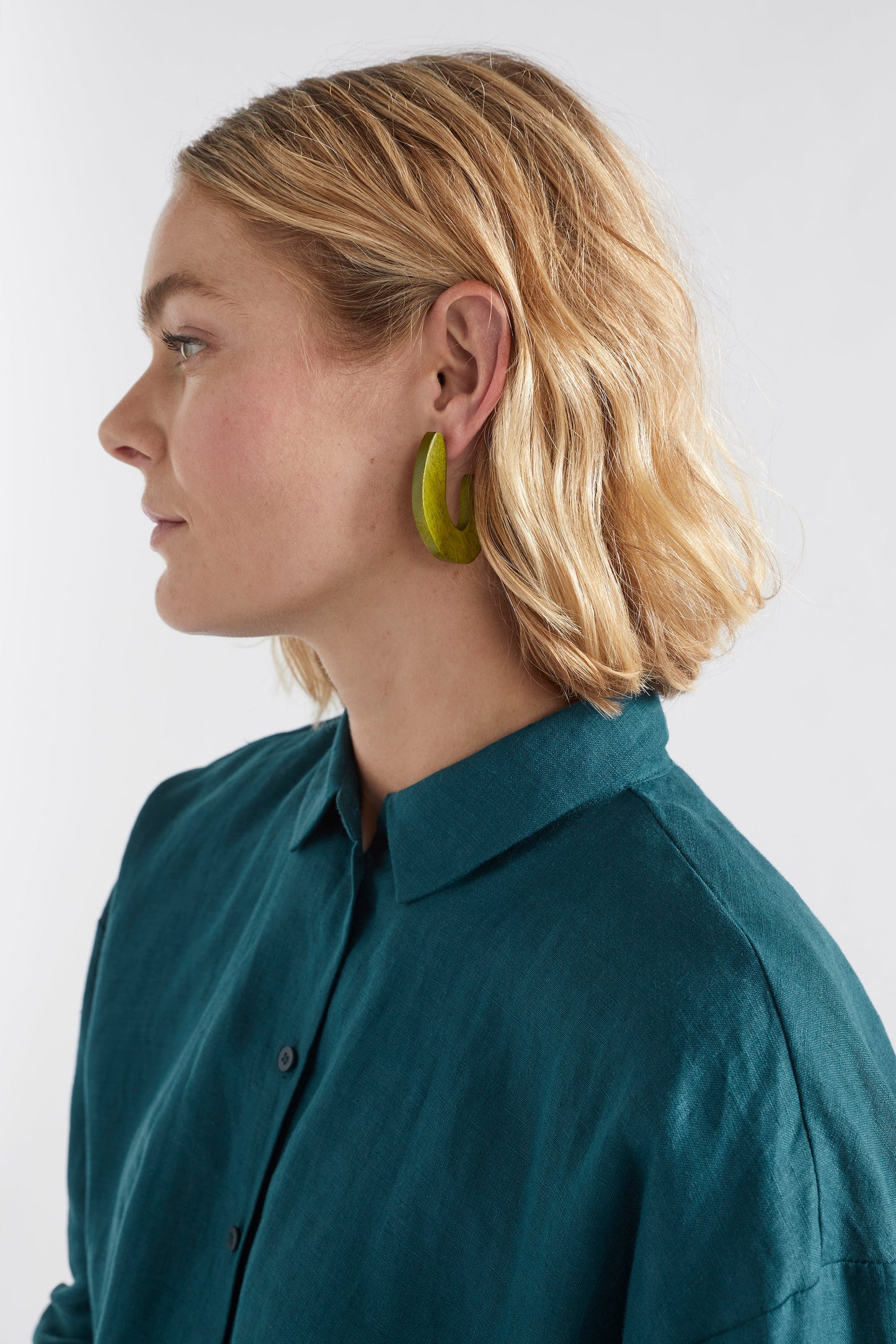 Riiva Coloured Wood Geometric Hoop Stud Earring Model | LIMEADE