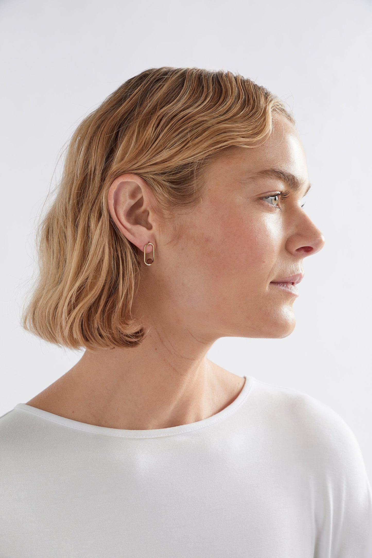 Braque Metal Disc Loop Stud Earring Model | GOLD 