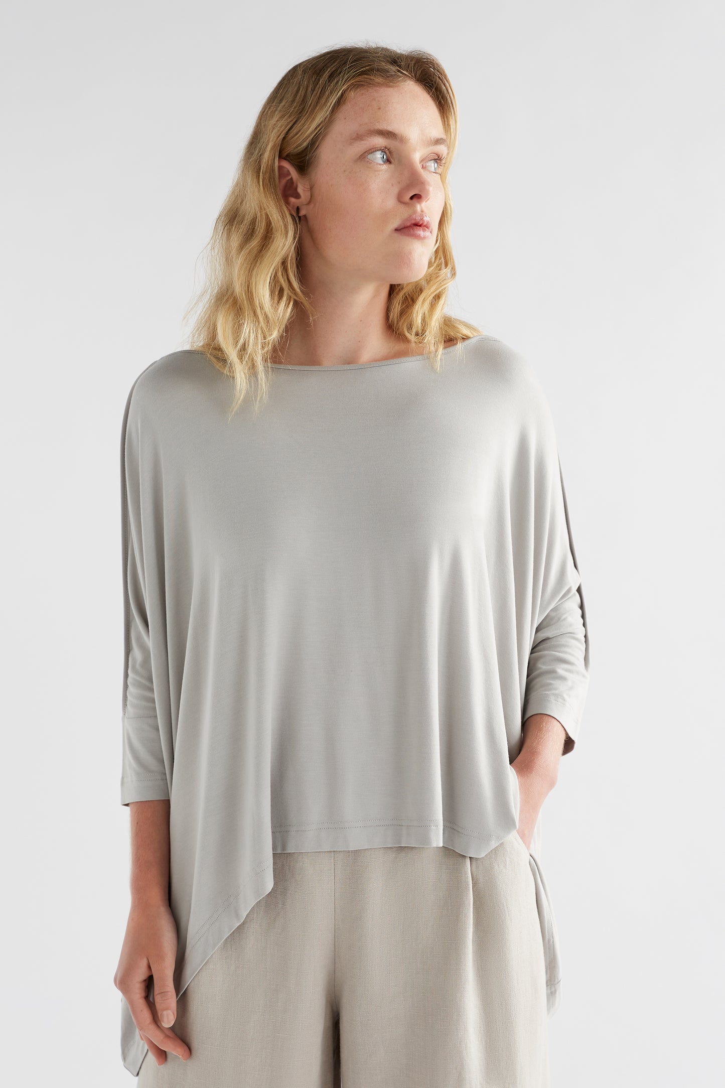 Wide Stretch Classic Jersey Top Model Front Bella | Grey
