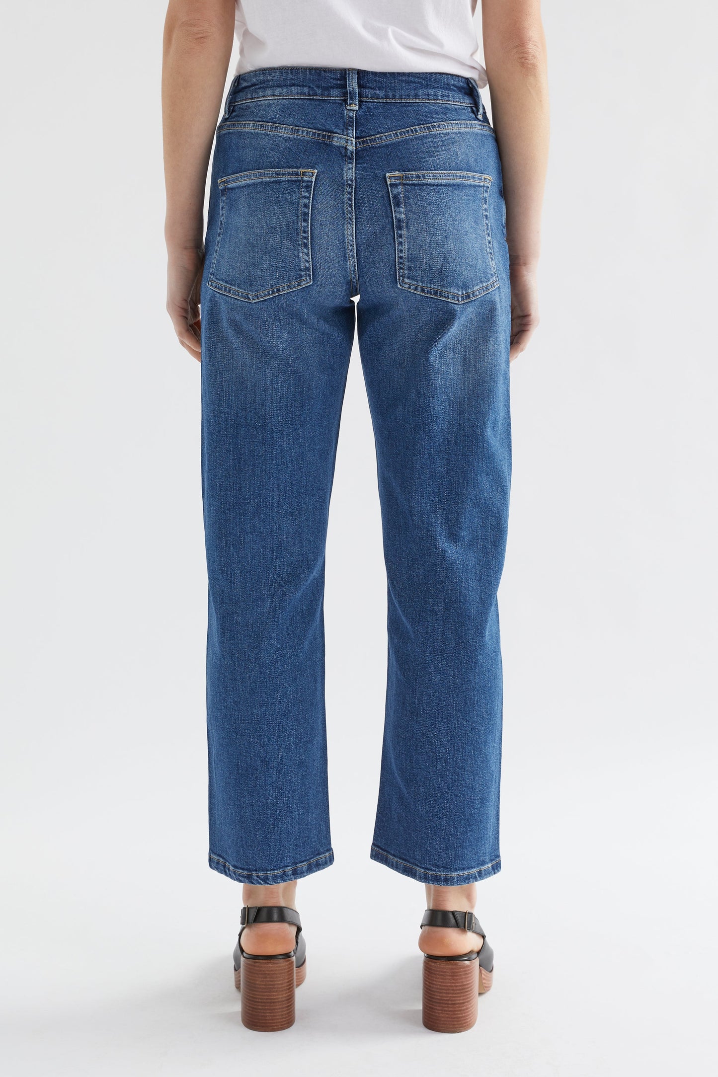 Ven Mid Wash Mid Rise Regular Fit Jean Model Back Jess New | DENIM BLUE 
