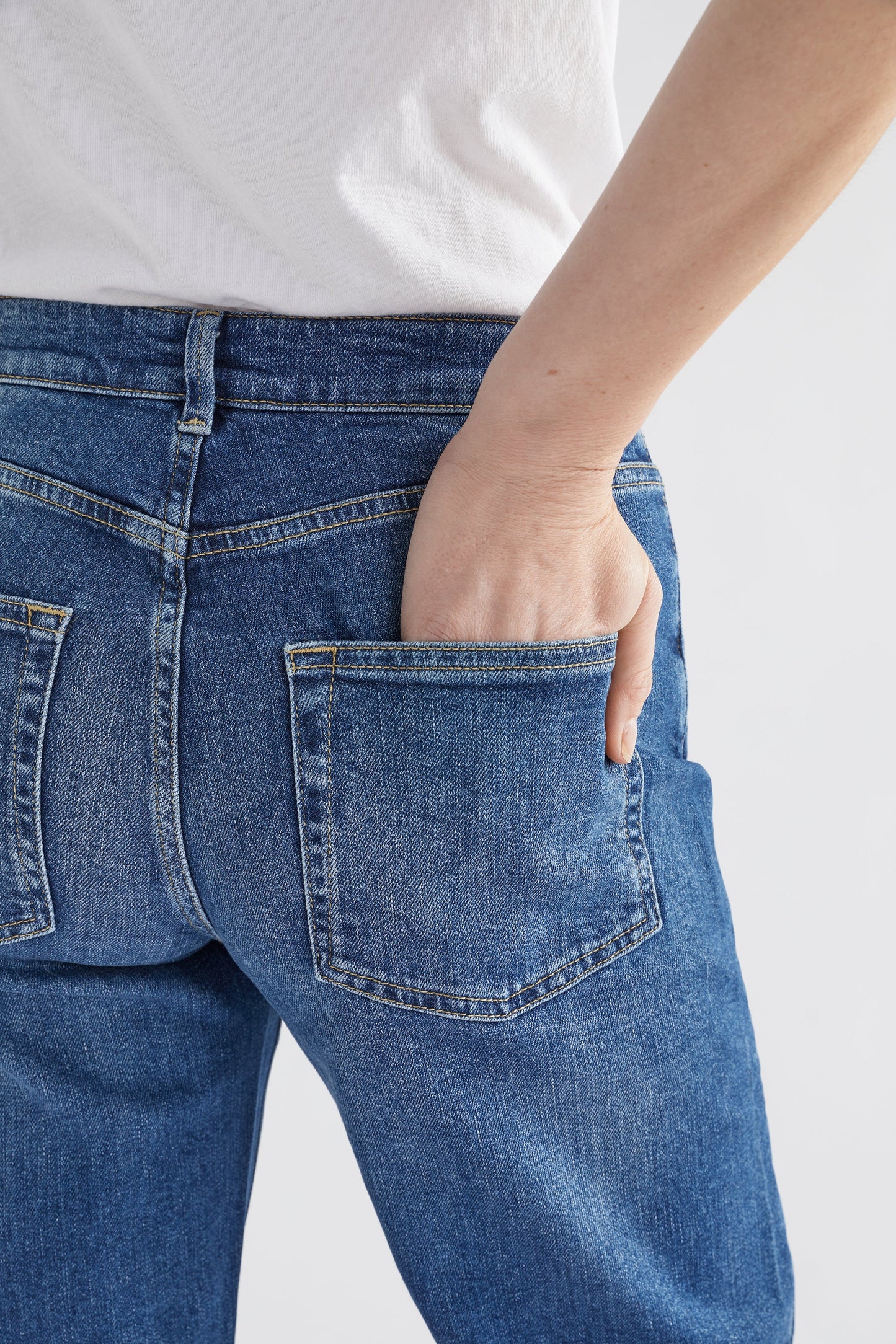Ven Mid Wash Mid Rise Regular Fit Jean Model Back Detail Jess New | DENIM BLUE 