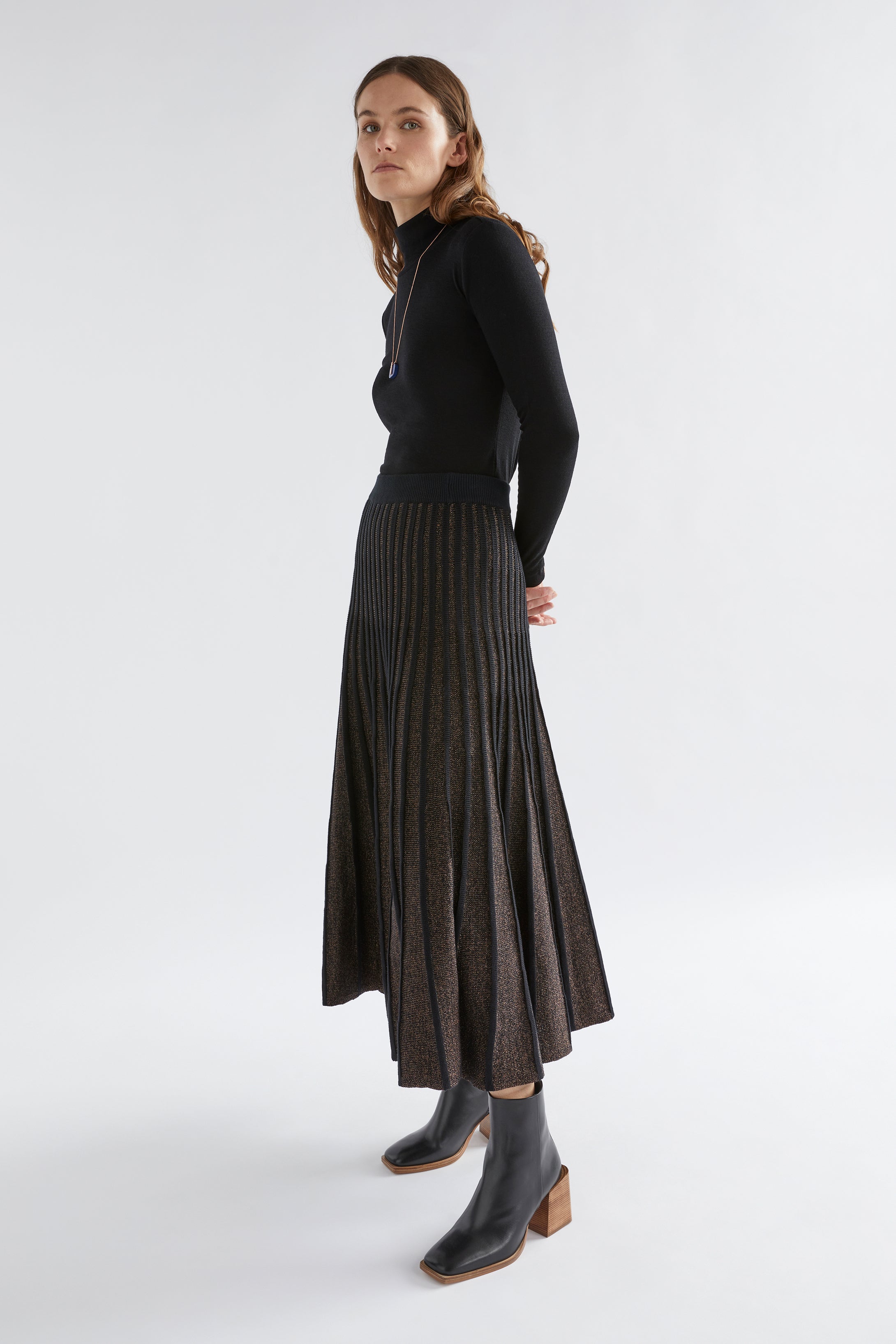Glittra Lurex Knit Metallic A-Line Skirt Model Side Full Body | GOLDEN METALLIC
