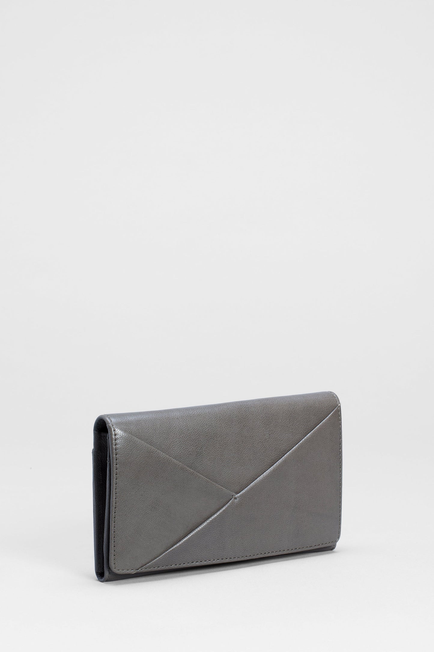 Flyta Remnant Leather Wallet Front | SMOKE