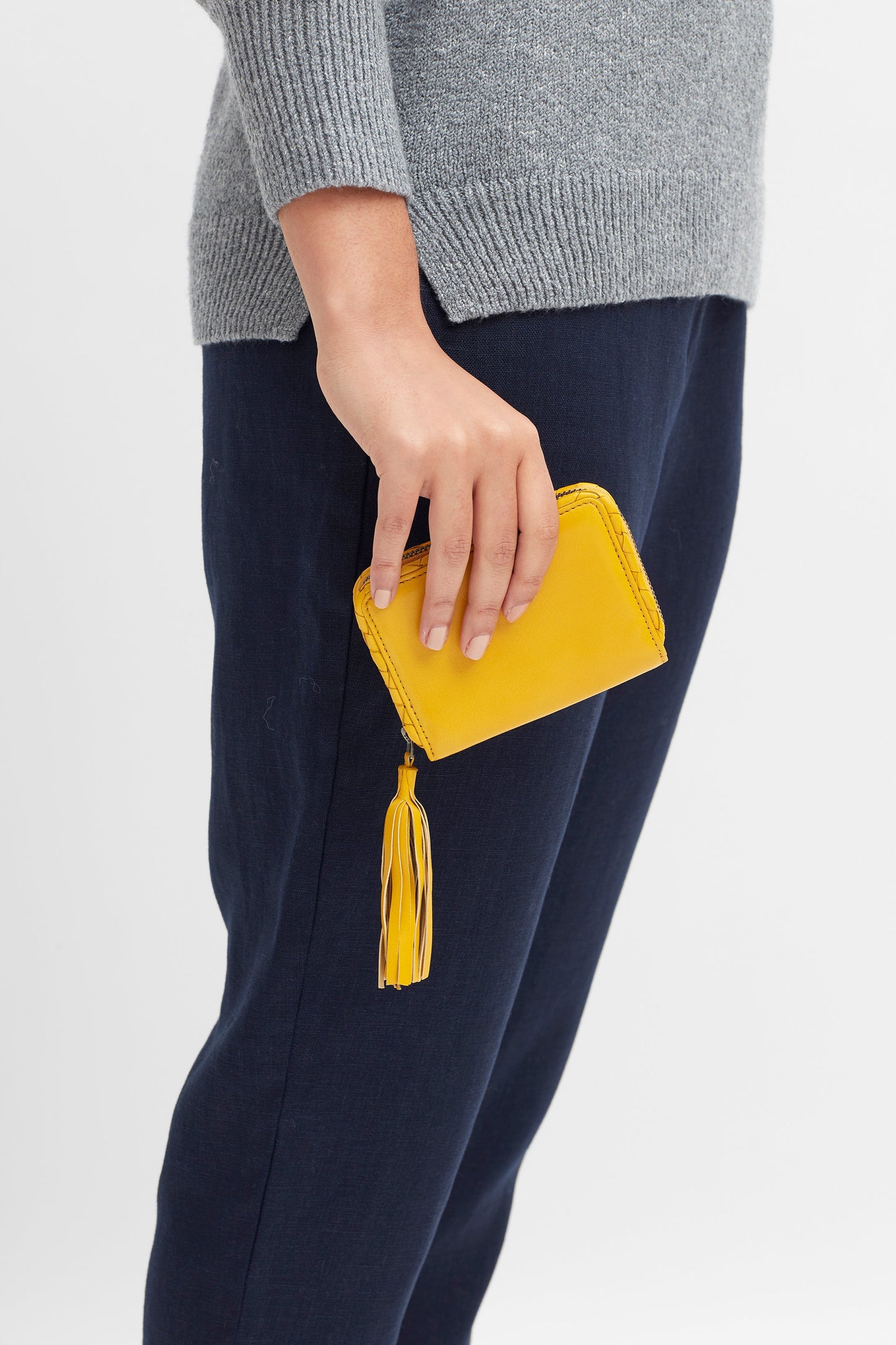 Kandis Remnant Leather Wallet With Tassel Model Detail | YELLOW