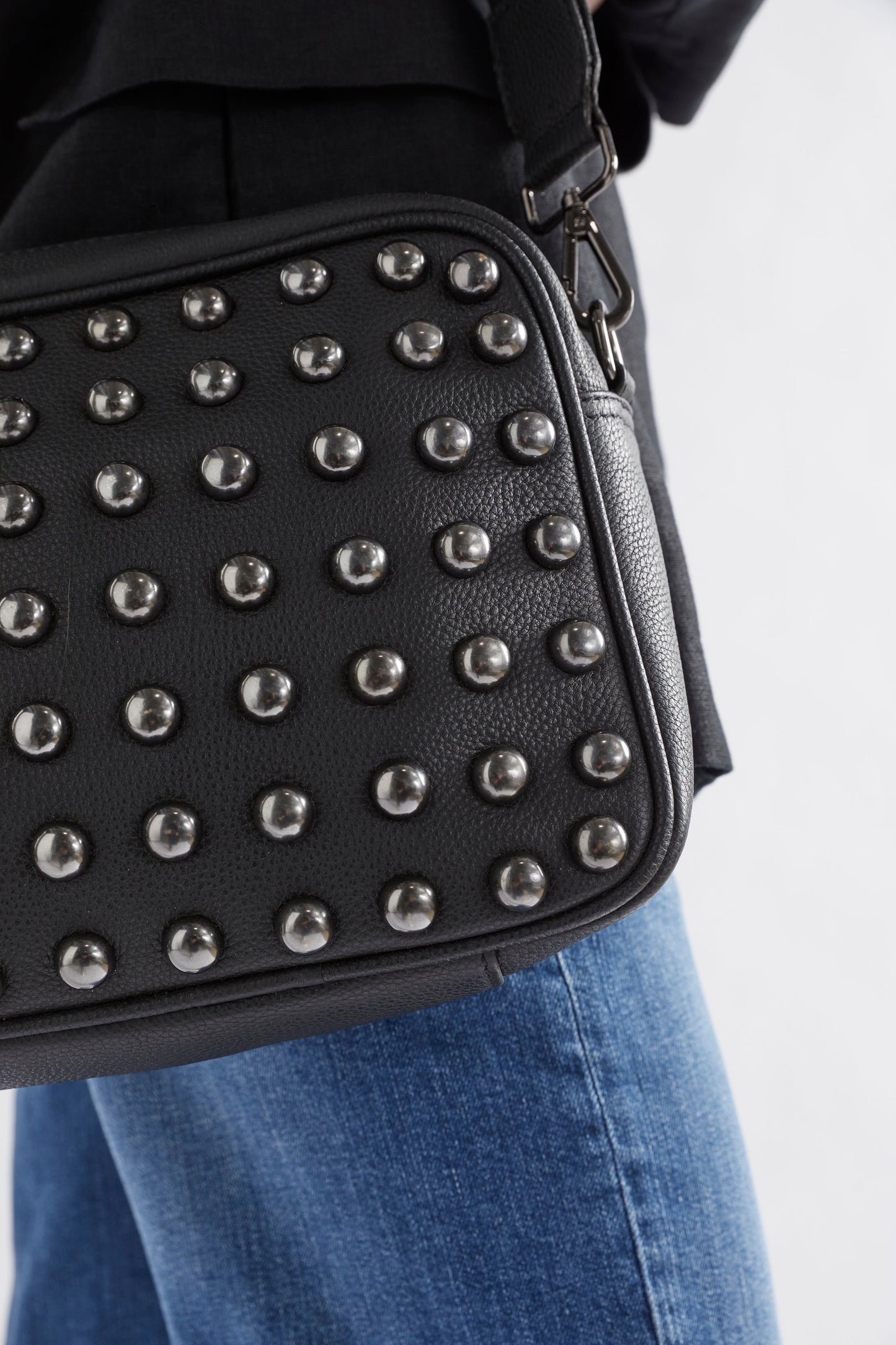 Studd Leather Crossbody Body Bag Front detail | BLACK