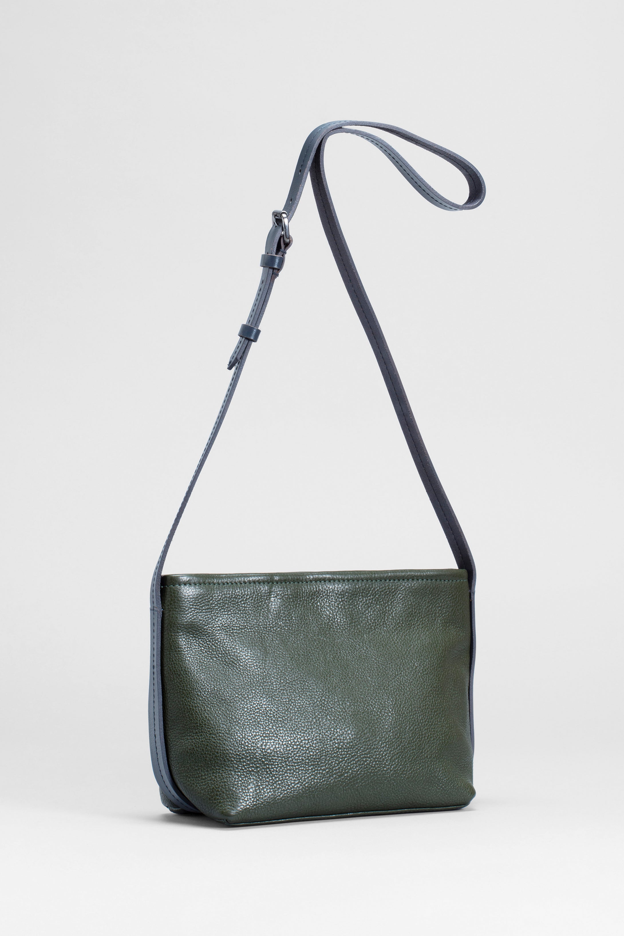 Canutte Leather Bag Front | GREEN TEA / NAVY