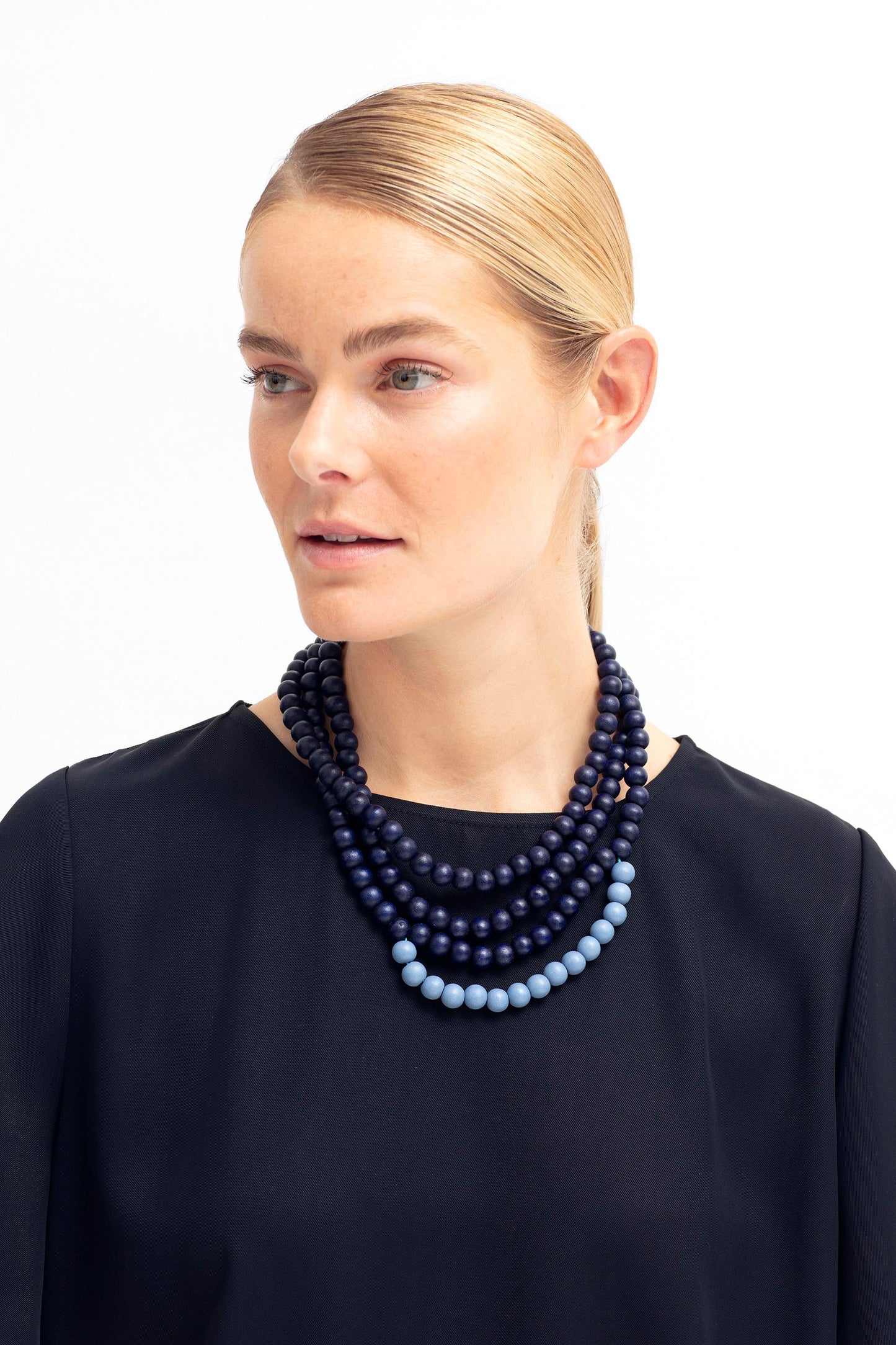 Lokke Multi Short Asymmetric Wooden Bead Necklace Model | STEEL BLUE