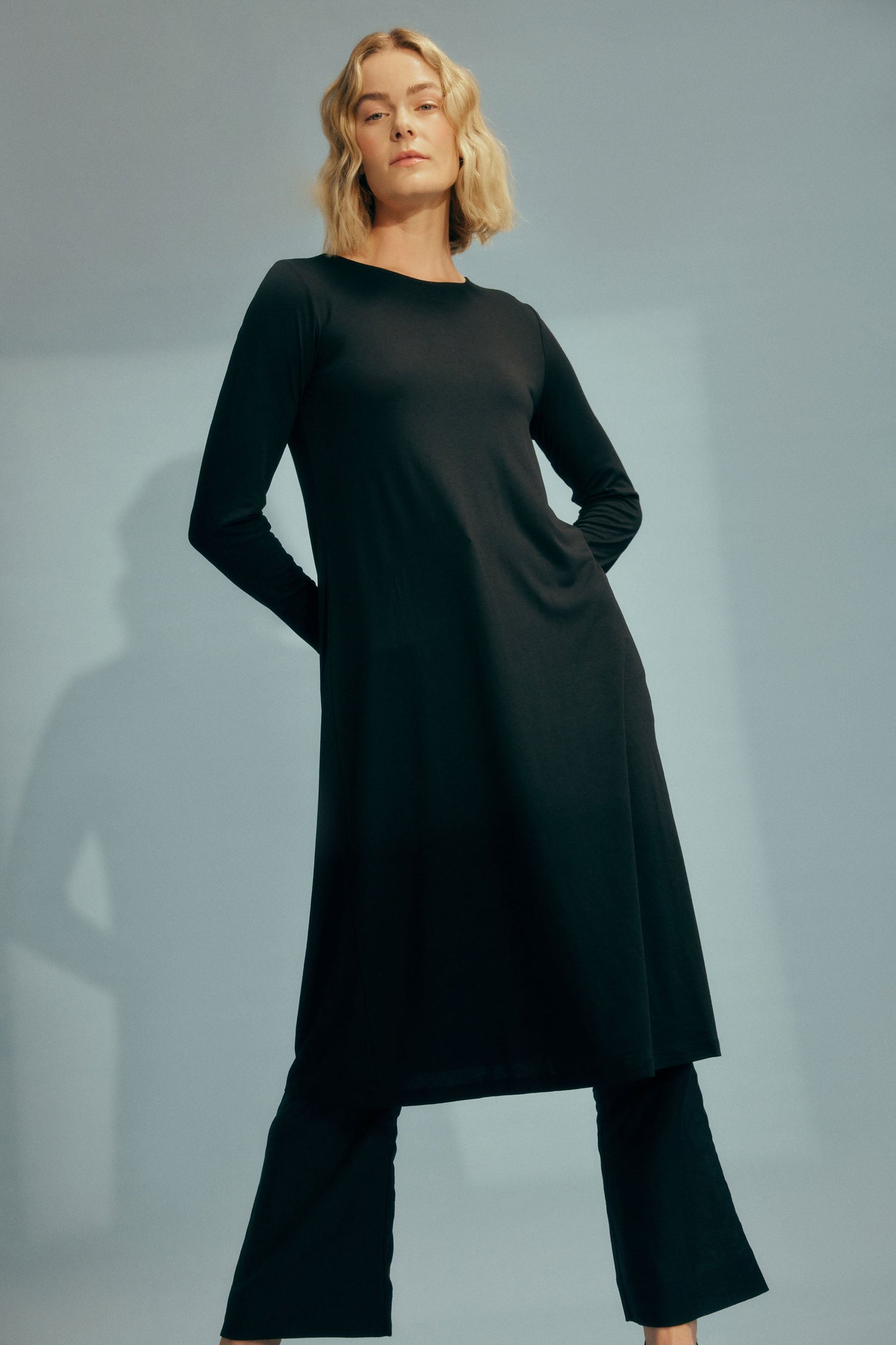 Torce Twist Back Long Sleeve Midi Jersey Dress Model Front Campaign| BLACK