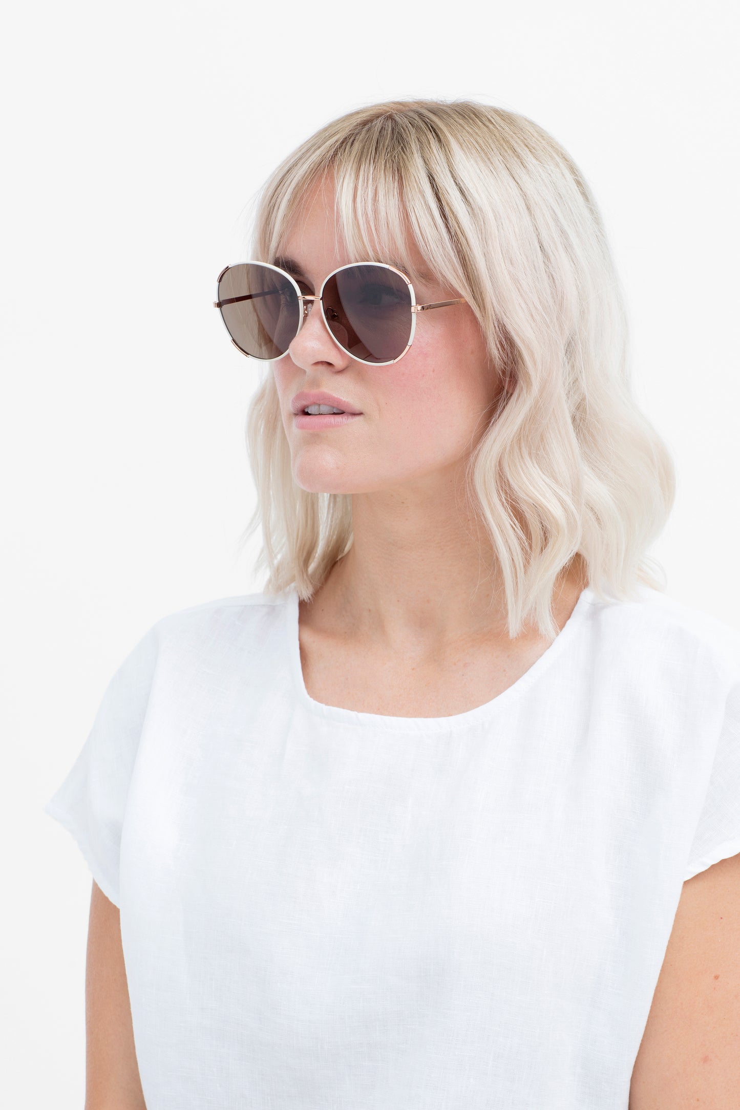 Velta Aviator Sunglasses Model | White & Rose Gold
